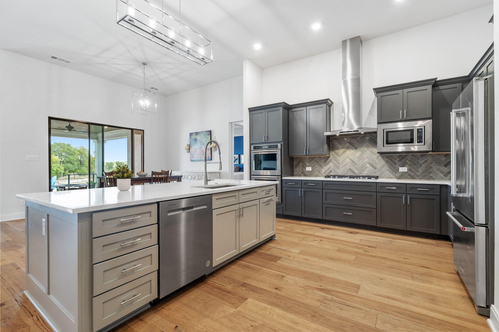 104 Rolling Hills Ct, Spicewood, TX 78669