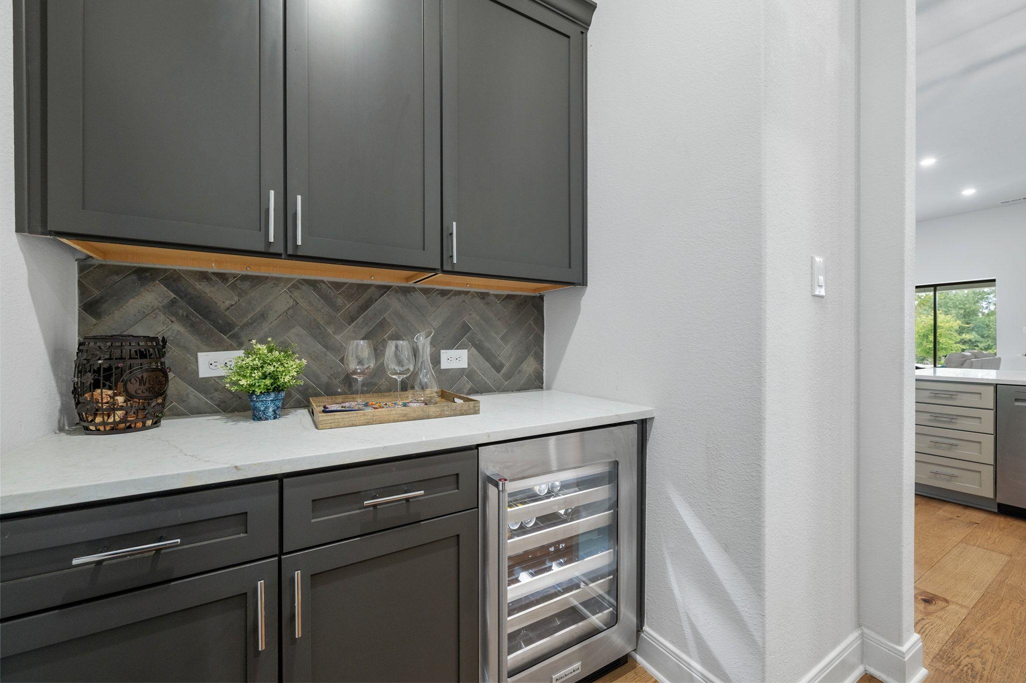 104 Rolling Hills Ct, Spicewood, TX 78669