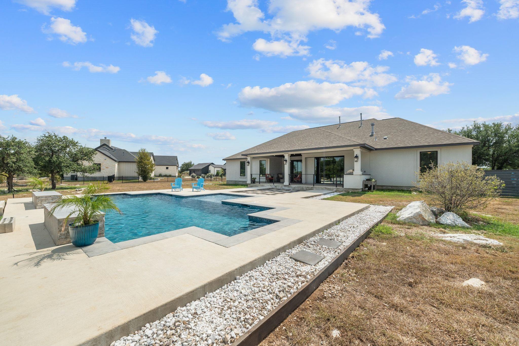 104 Rolling Hills Ct, Spicewood, TX 78669
