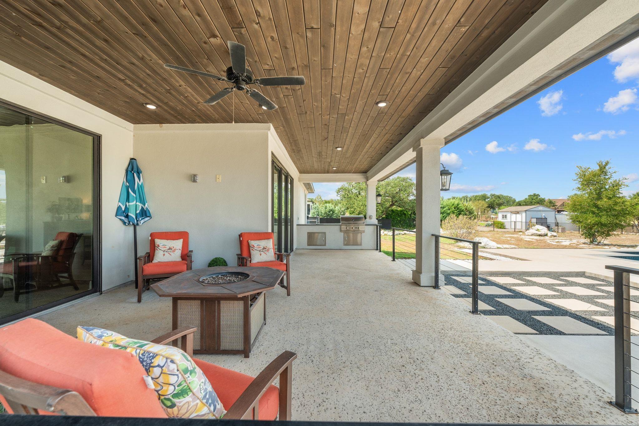 104 Rolling Hills Ct, Spicewood, TX 78669