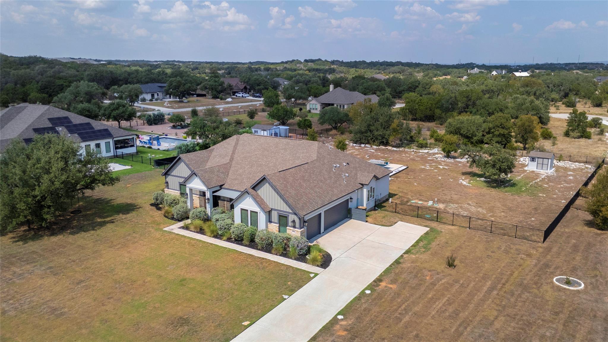 104 Rolling Hills Ct, Spicewood, TX 78669