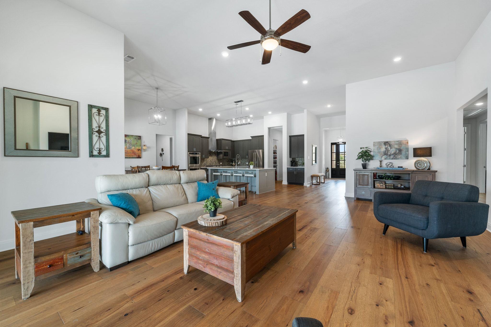 104 Rolling Hills Ct, Spicewood, TX 78669