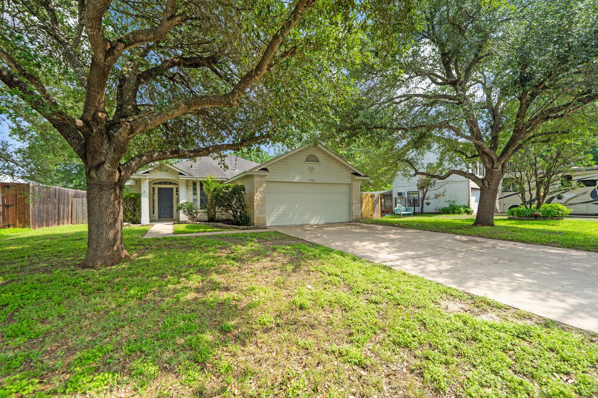 1590 Brandi Cir, Kyle, TX 78640