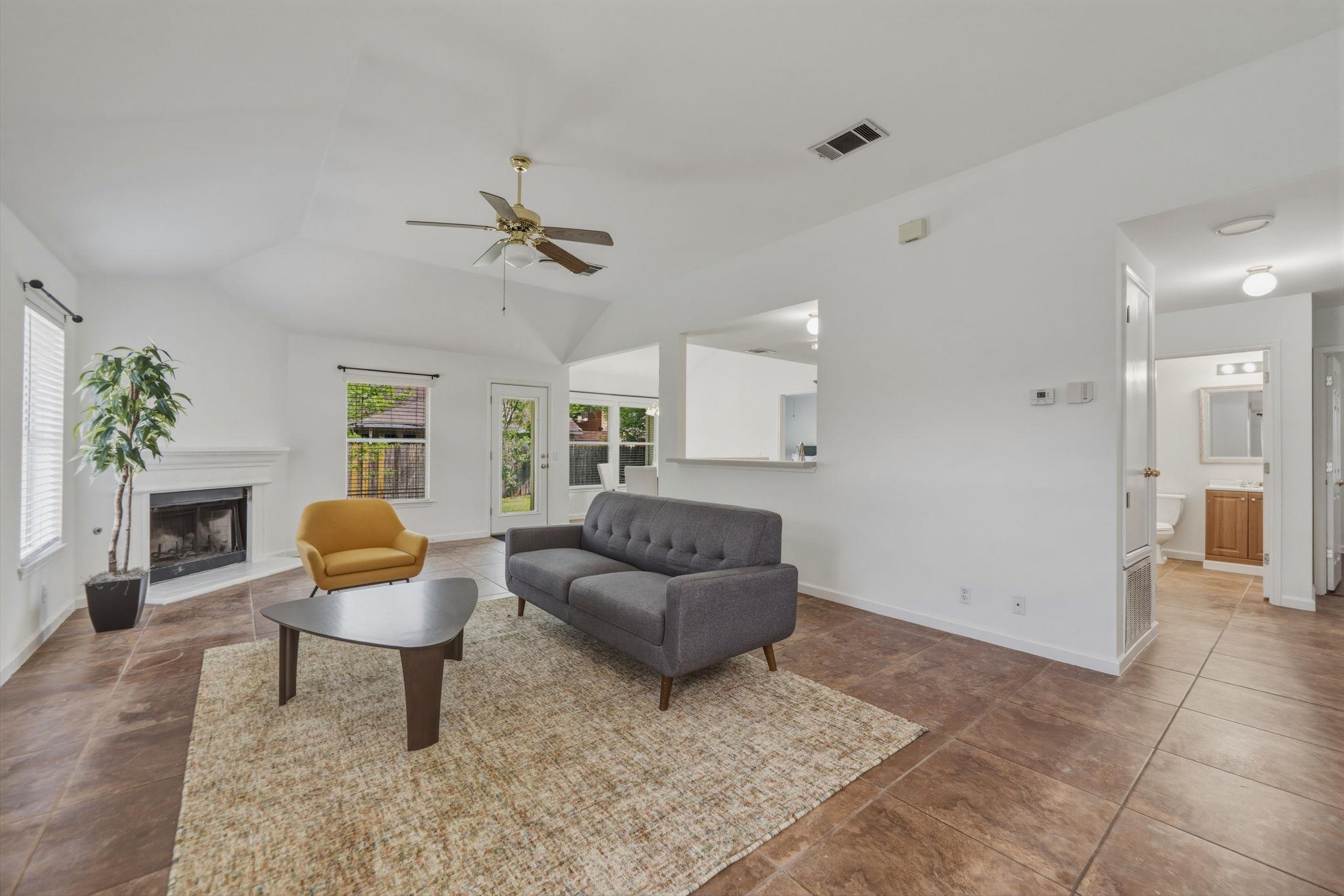 1590 Brandi Cir, Kyle, TX 78640