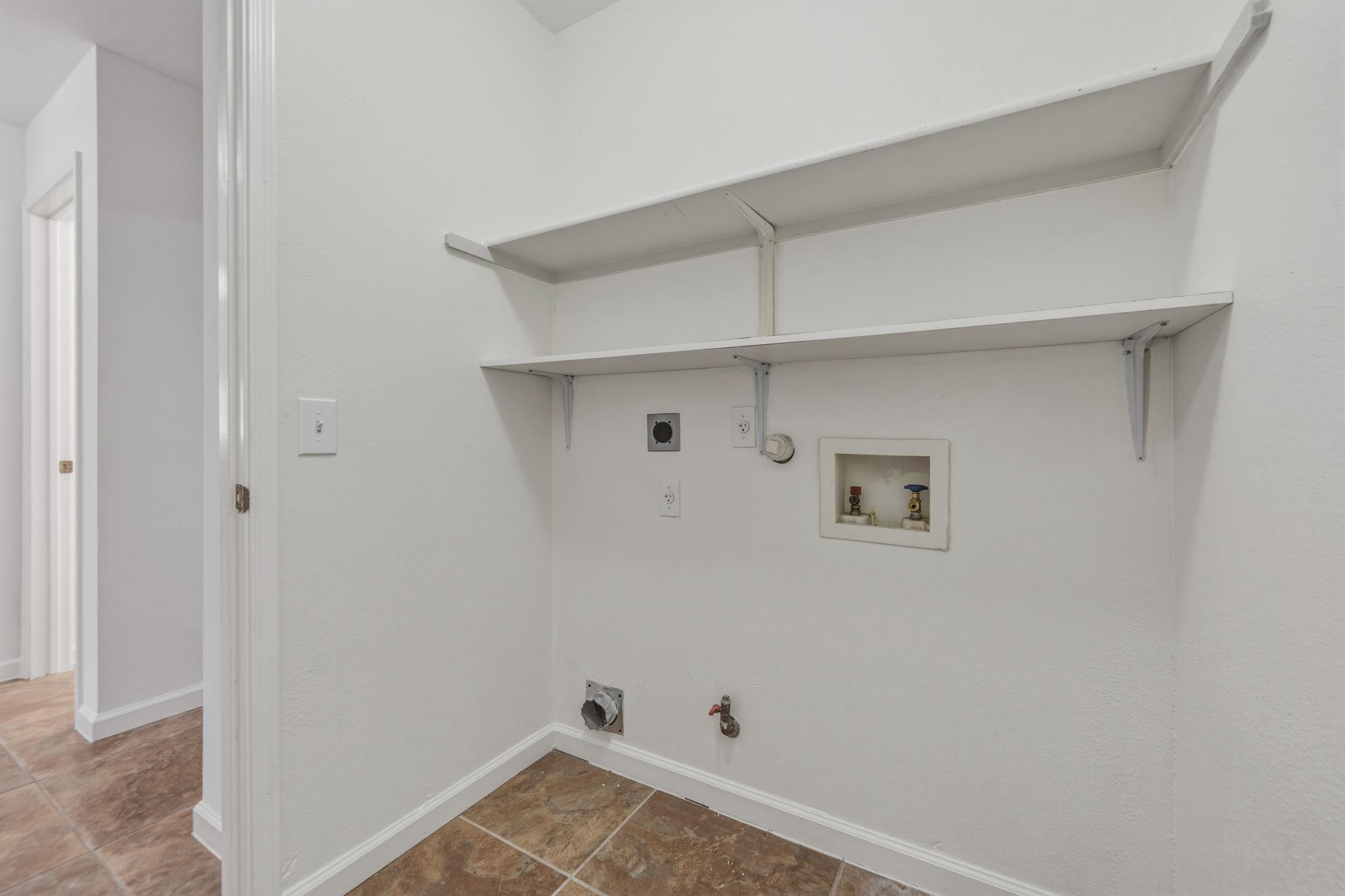 1590 Brandi Cir, Kyle, TX 78640