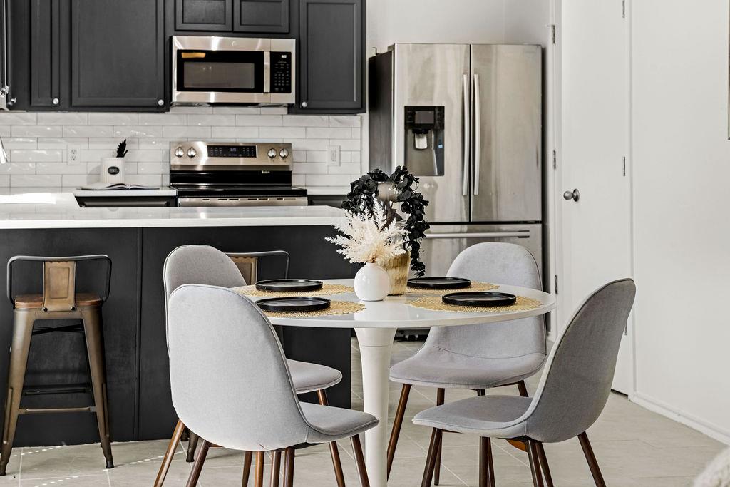 525 Meadow Park Dr, Georgetown, TX 78626