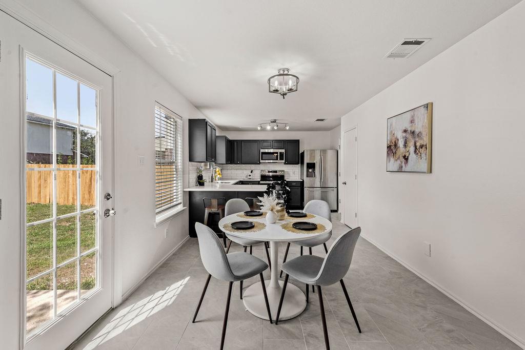 525 Meadow Park Dr, Georgetown, TX 78626