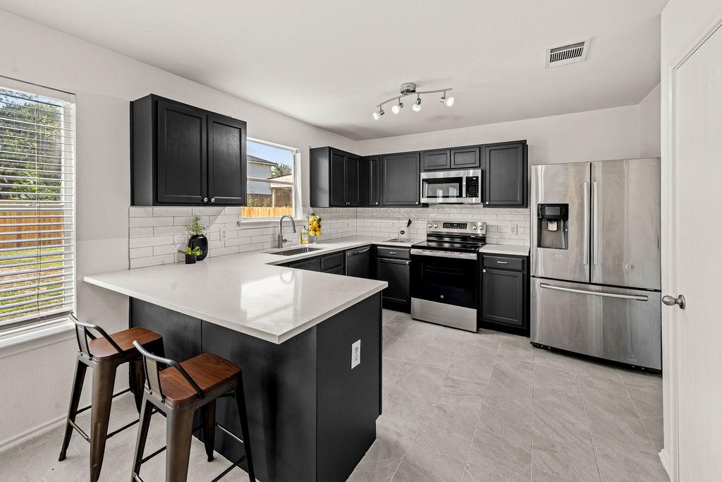 525 Meadow Park Dr, Georgetown, TX 78626