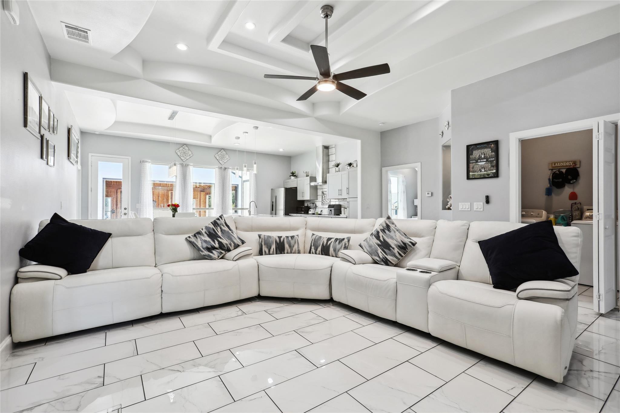 287 La Fortuna Dr, Del Valle, TX 78617