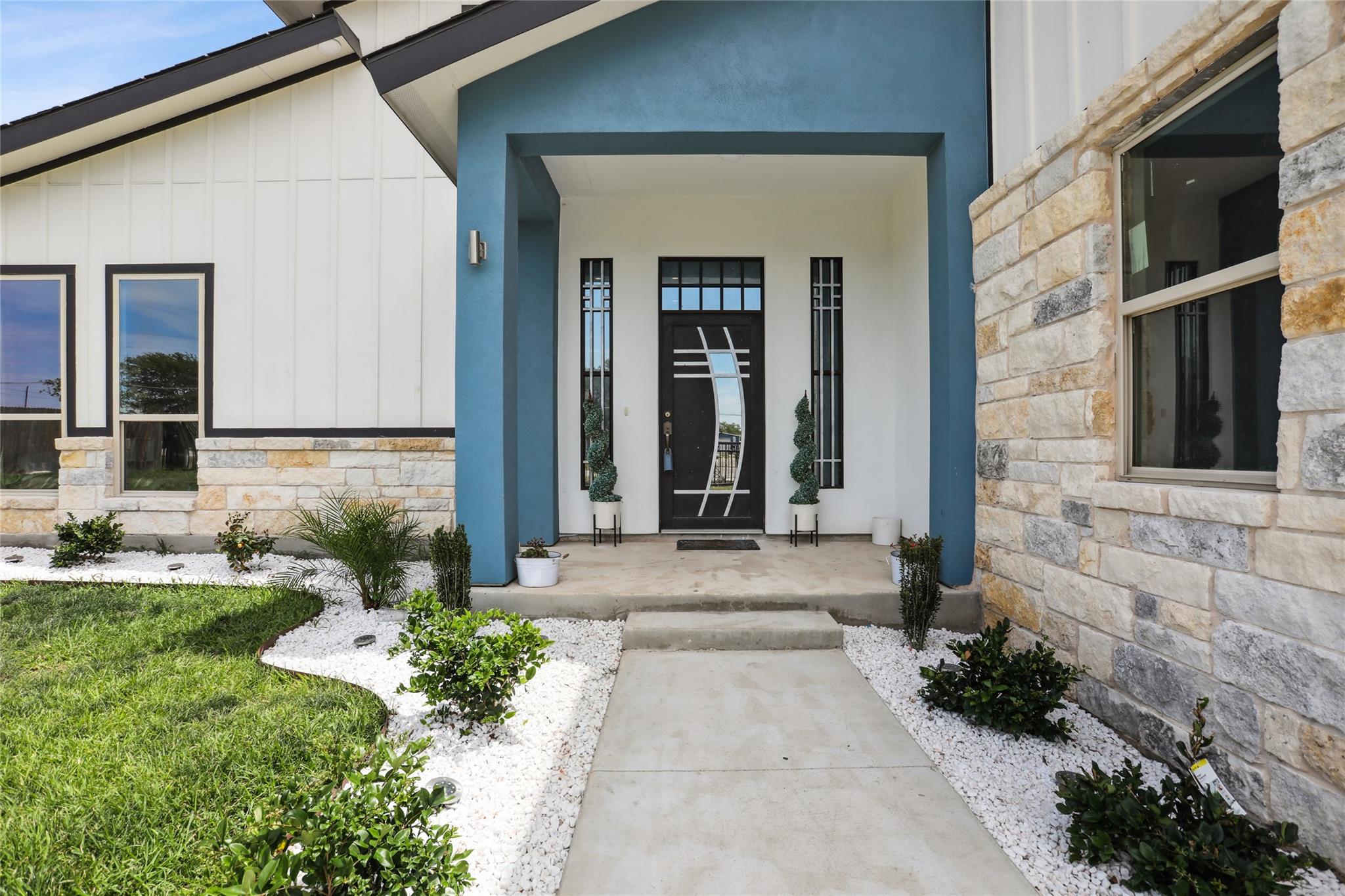 287 La Fortuna Dr, Del Valle, TX 78617