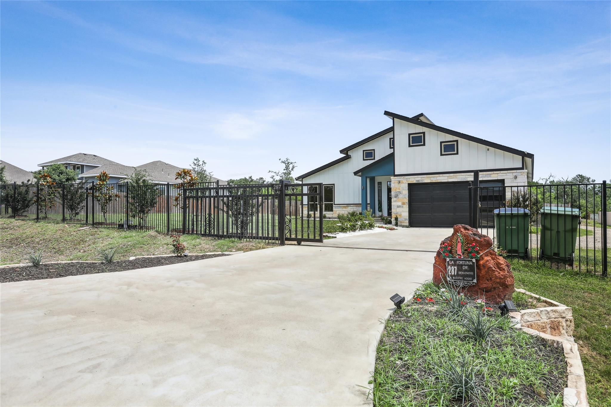 287 La Fortuna Dr, Del Valle, TX 78617