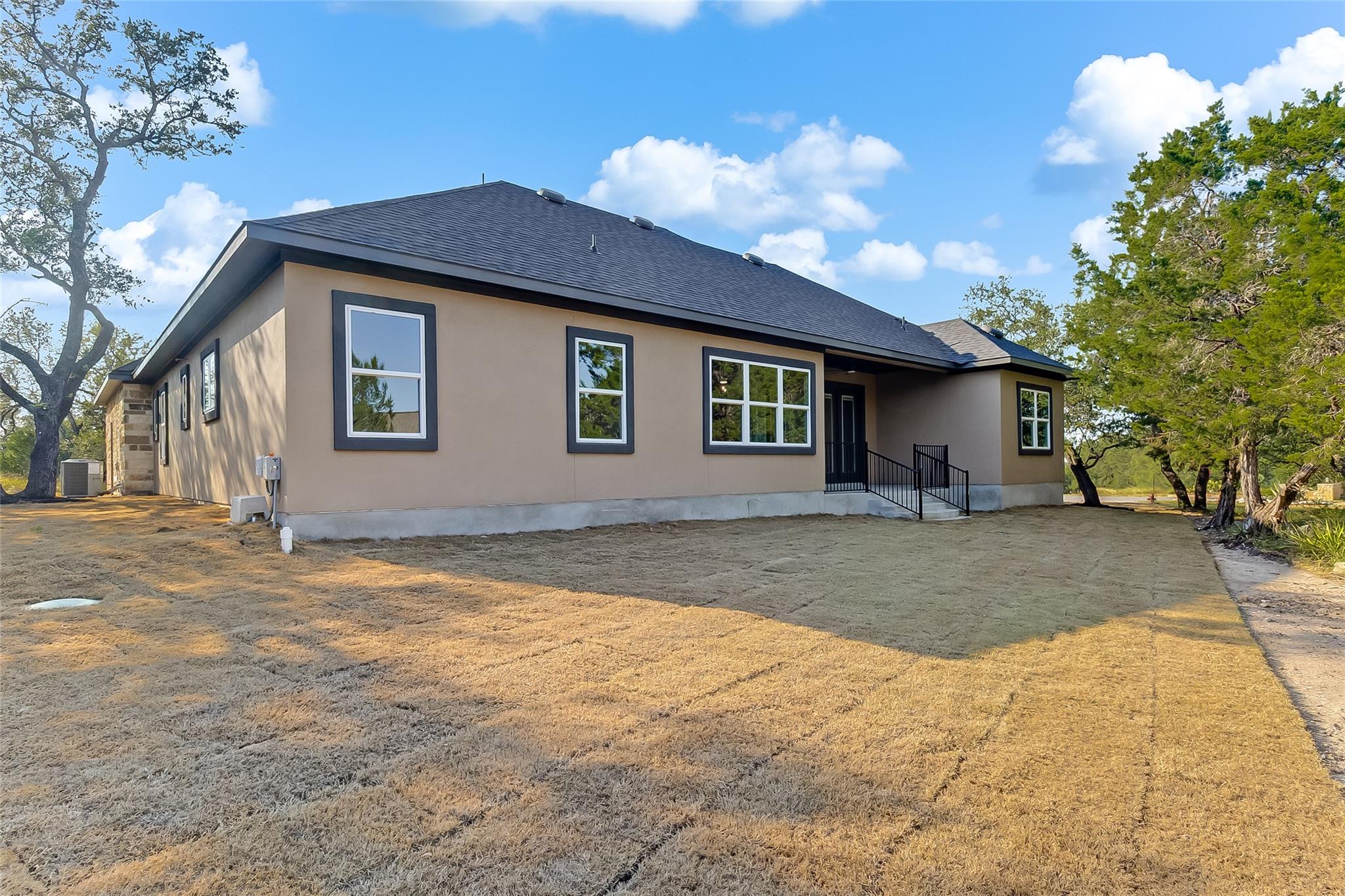 122 Creekside Cv, Marble Falls, TX 78654