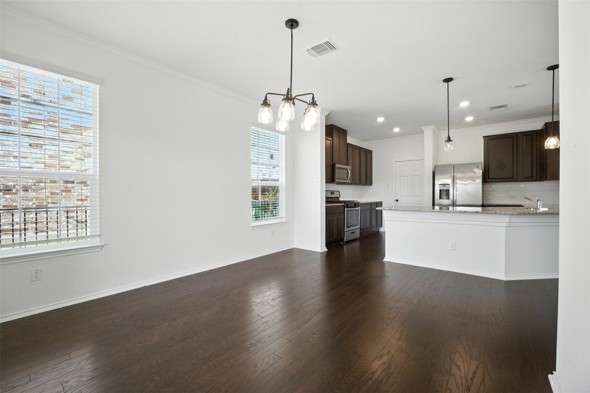 512 Lady Swiss Ln, Hutto, TX 78634