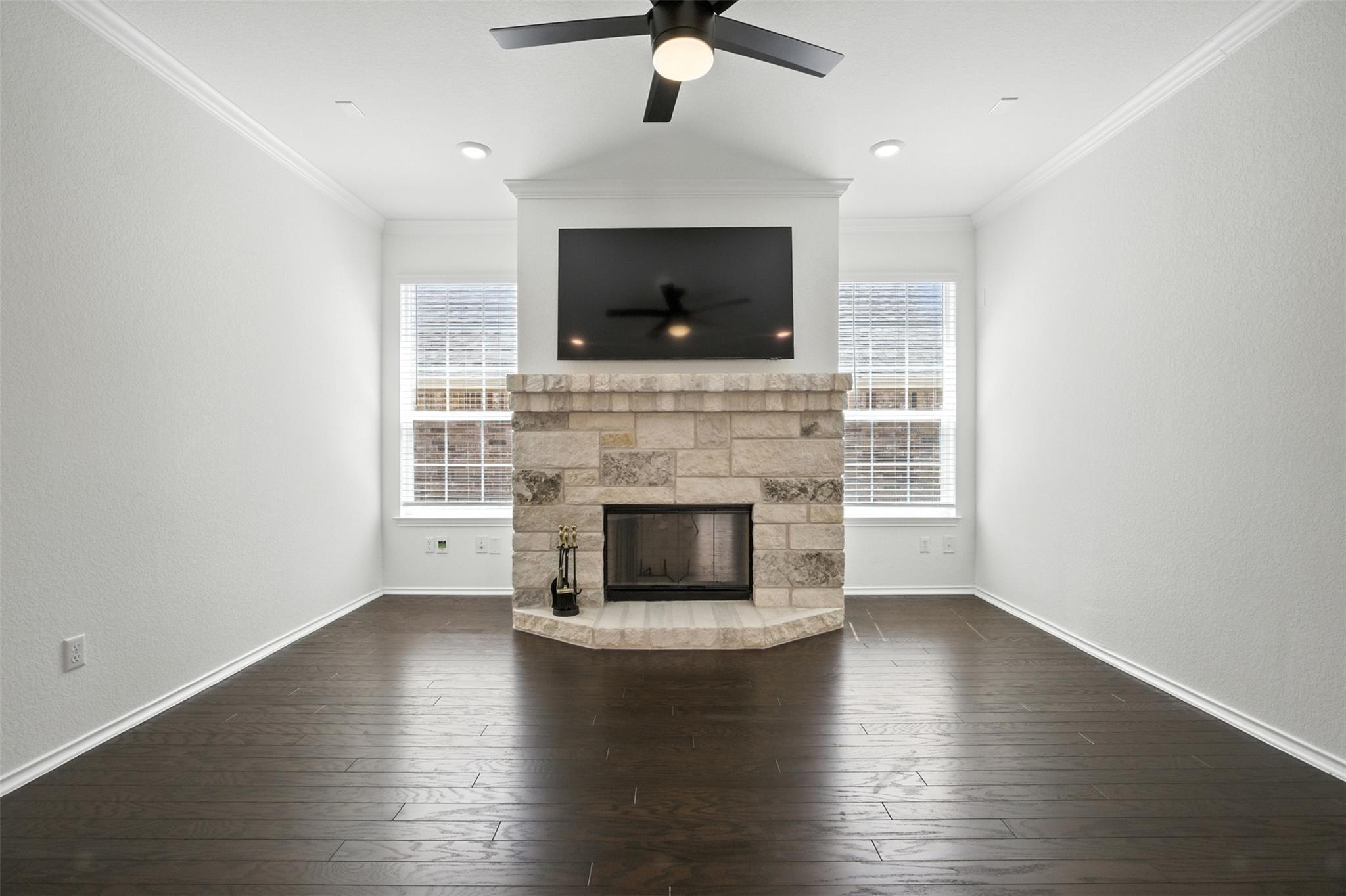 512 Lady Swiss Ln, Hutto, TX 78634