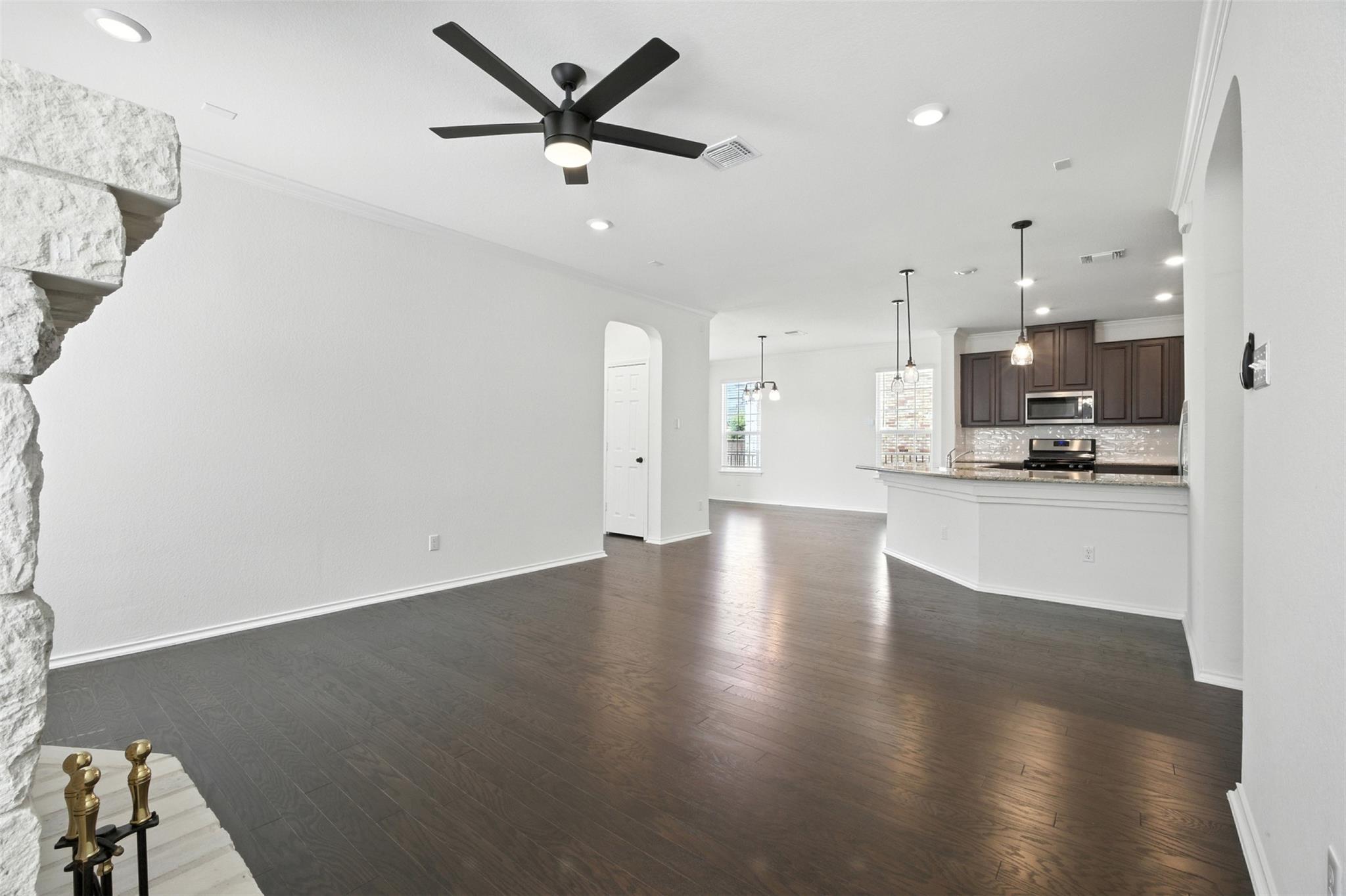 512 Lady Swiss Ln, Hutto, TX 78634