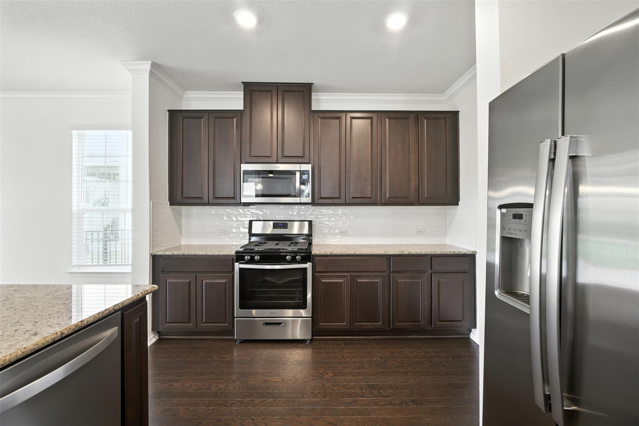 512 Lady Swiss Ln, Hutto, TX 78634