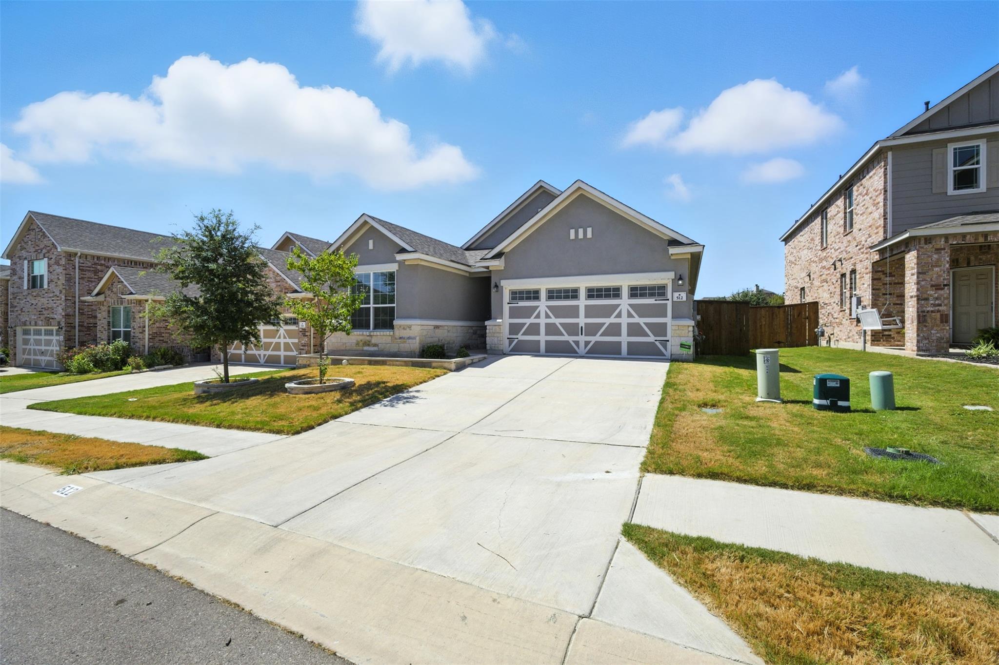 512 Lady Swiss Ln, Hutto, TX 78634