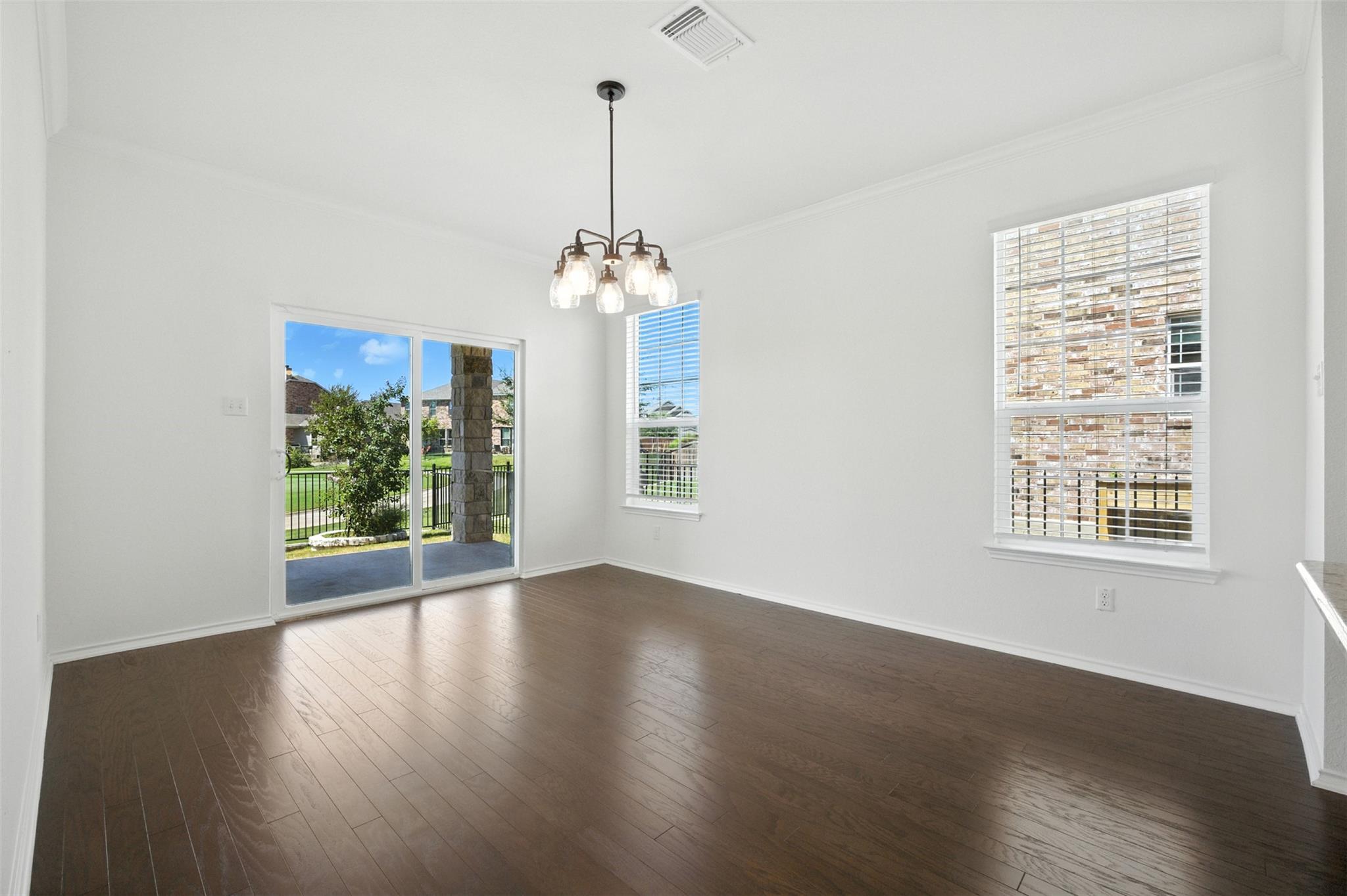 512 Lady Swiss Ln, Hutto, TX 78634