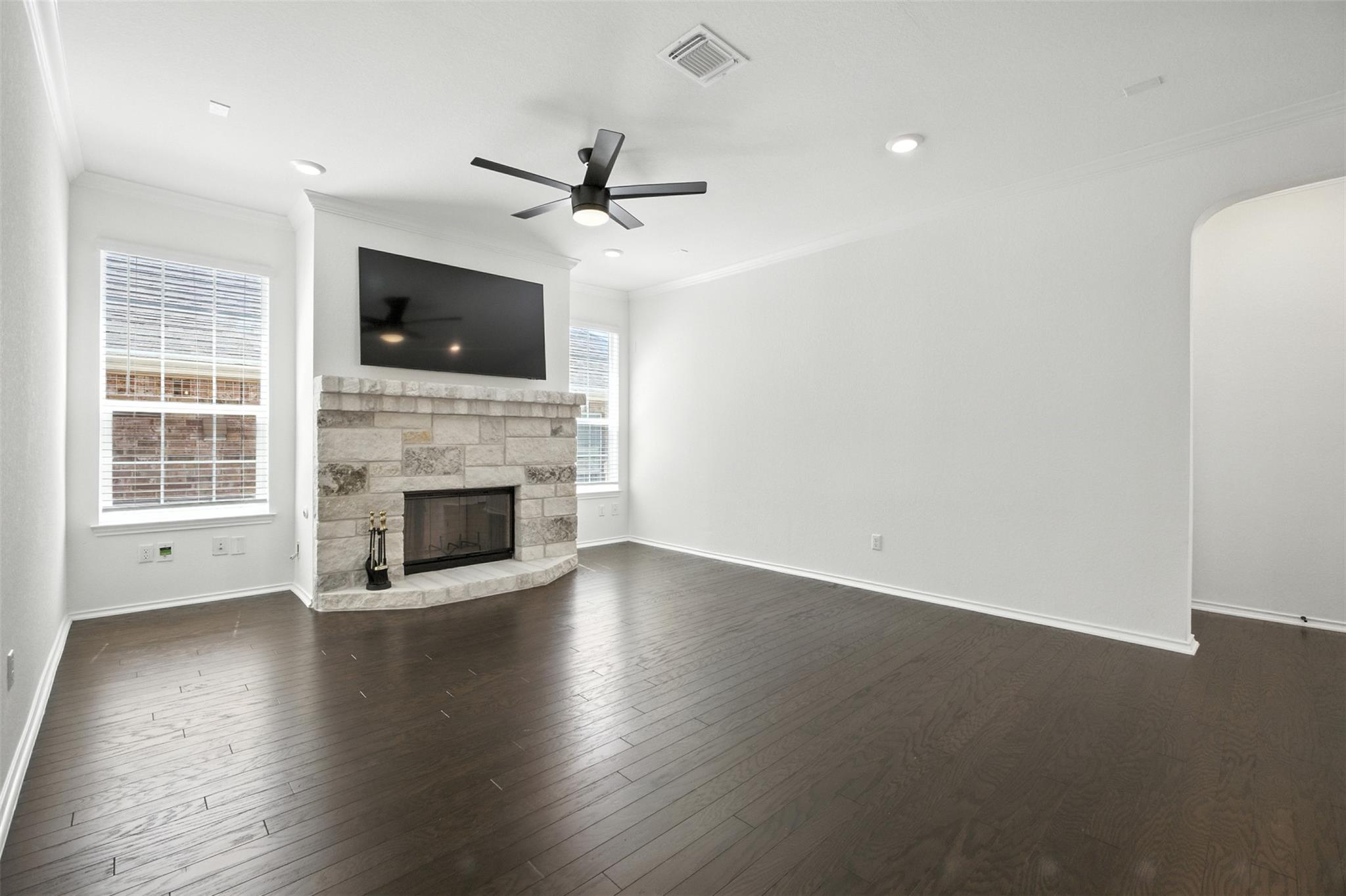 512 Lady Swiss Ln, Hutto, TX 78634