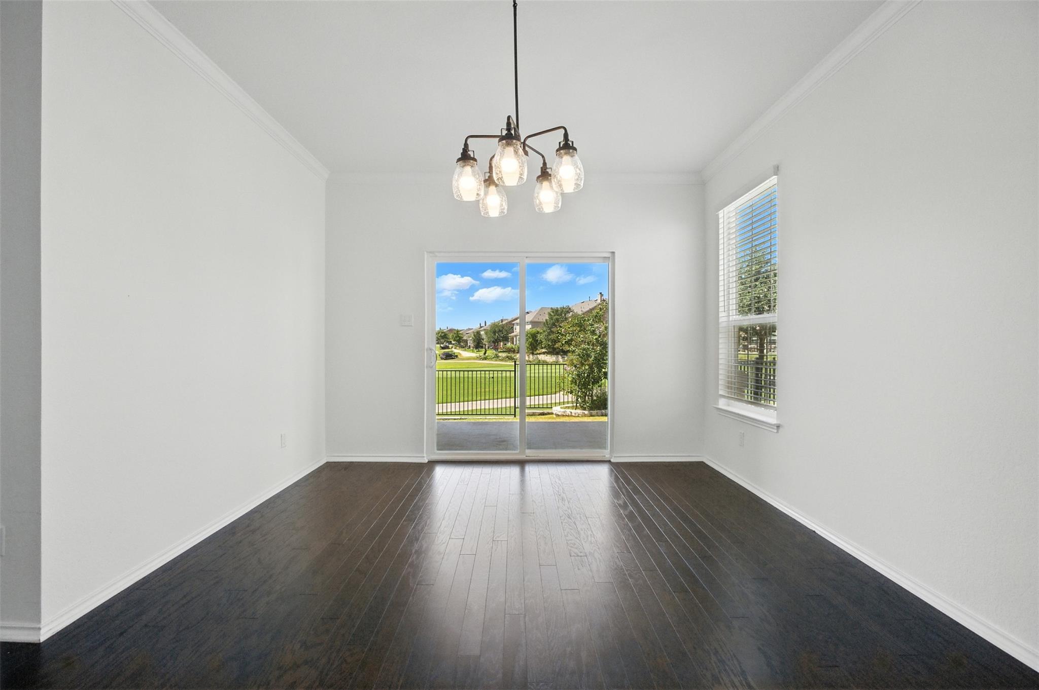 512 Lady Swiss Ln, Hutto, TX 78634