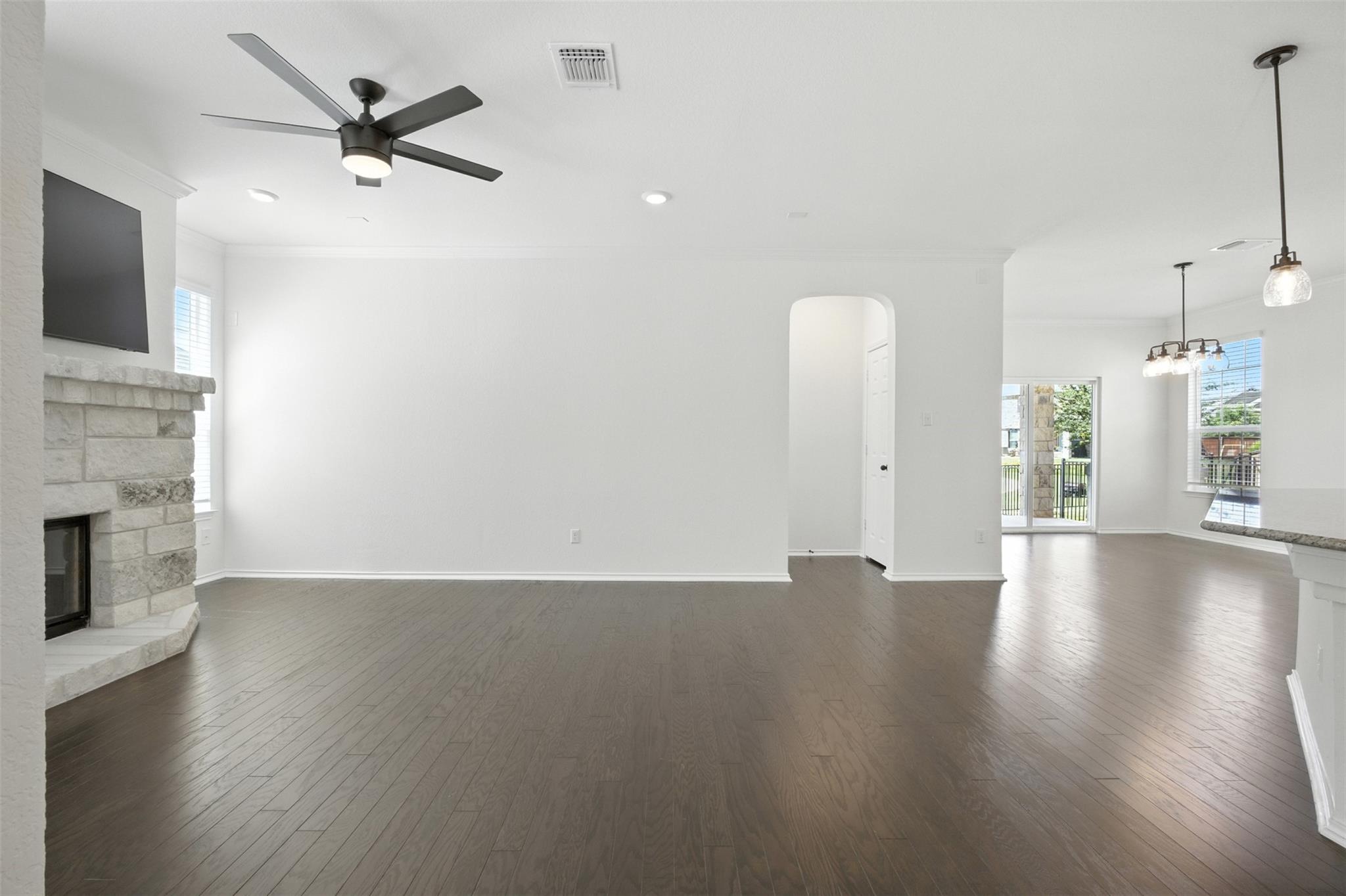 512 Lady Swiss Ln, Hutto, TX 78634