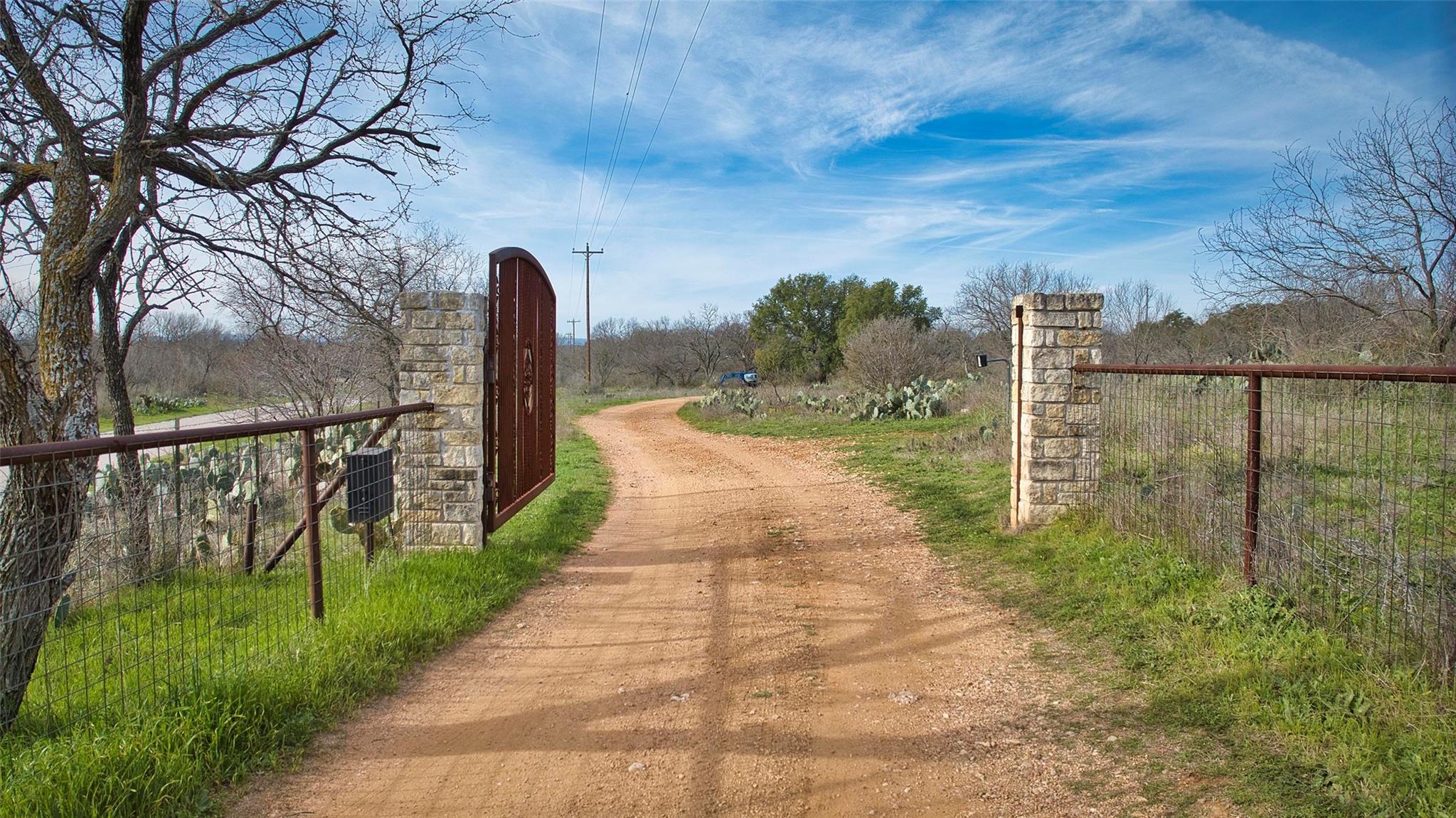 701 CR 316, Llano, TX 78643