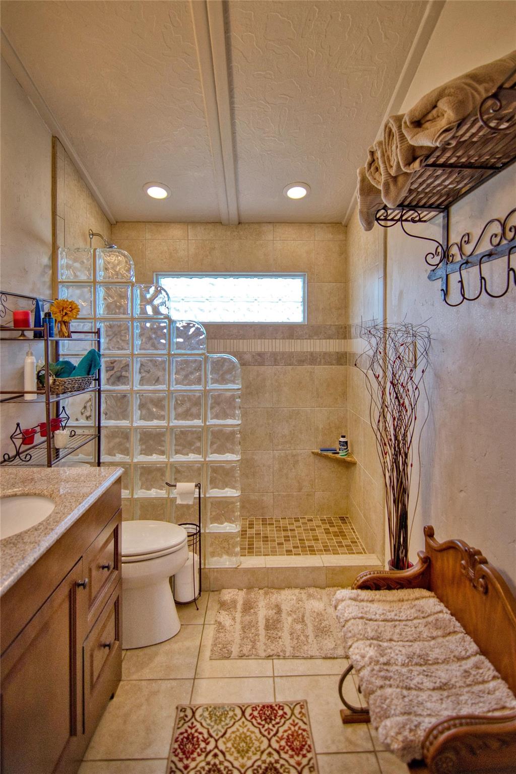 701 CR 316, Llano, TX 78643