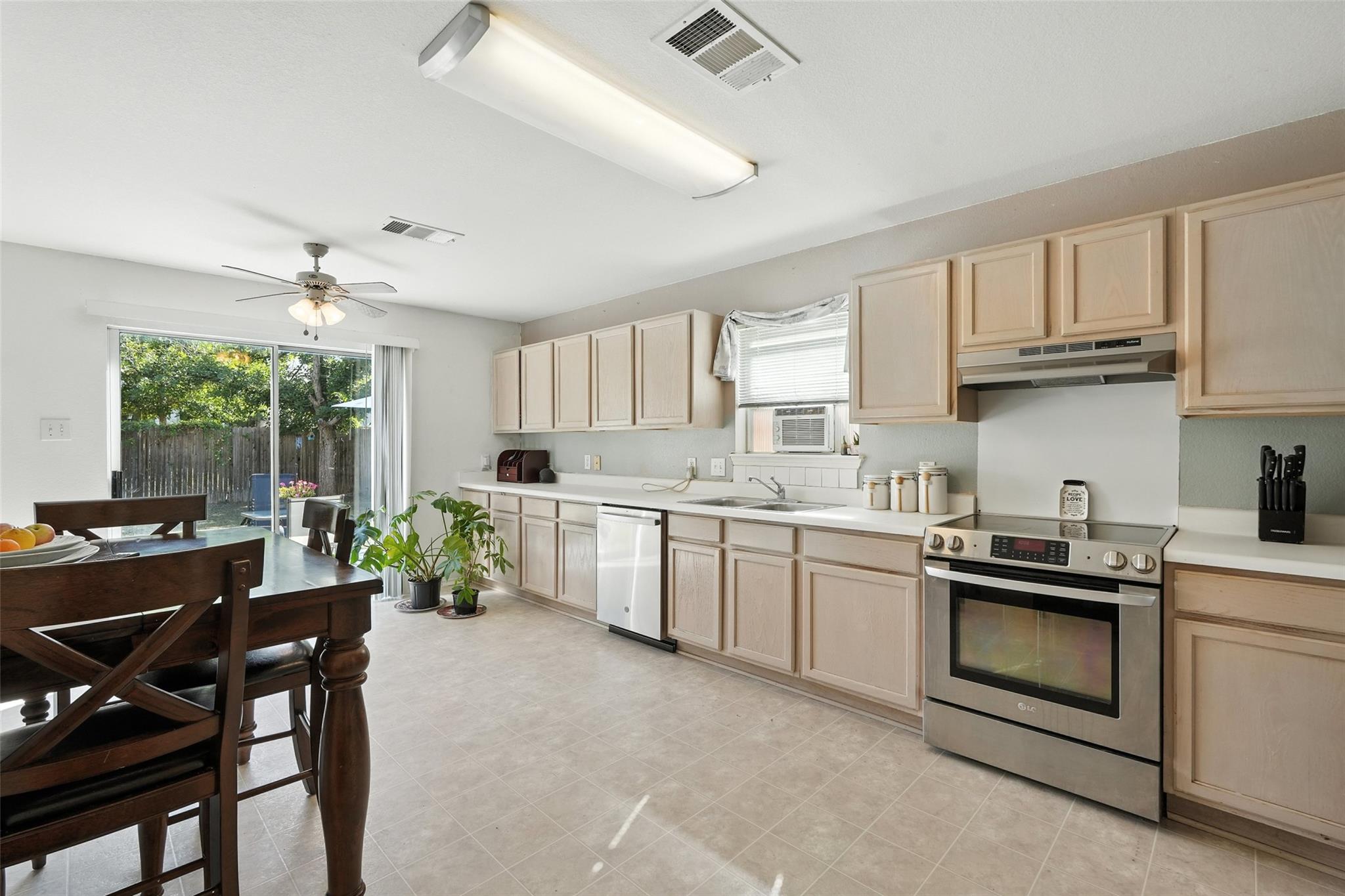 13024 Lofton Cliff Dr, Del Valle, TX 78617