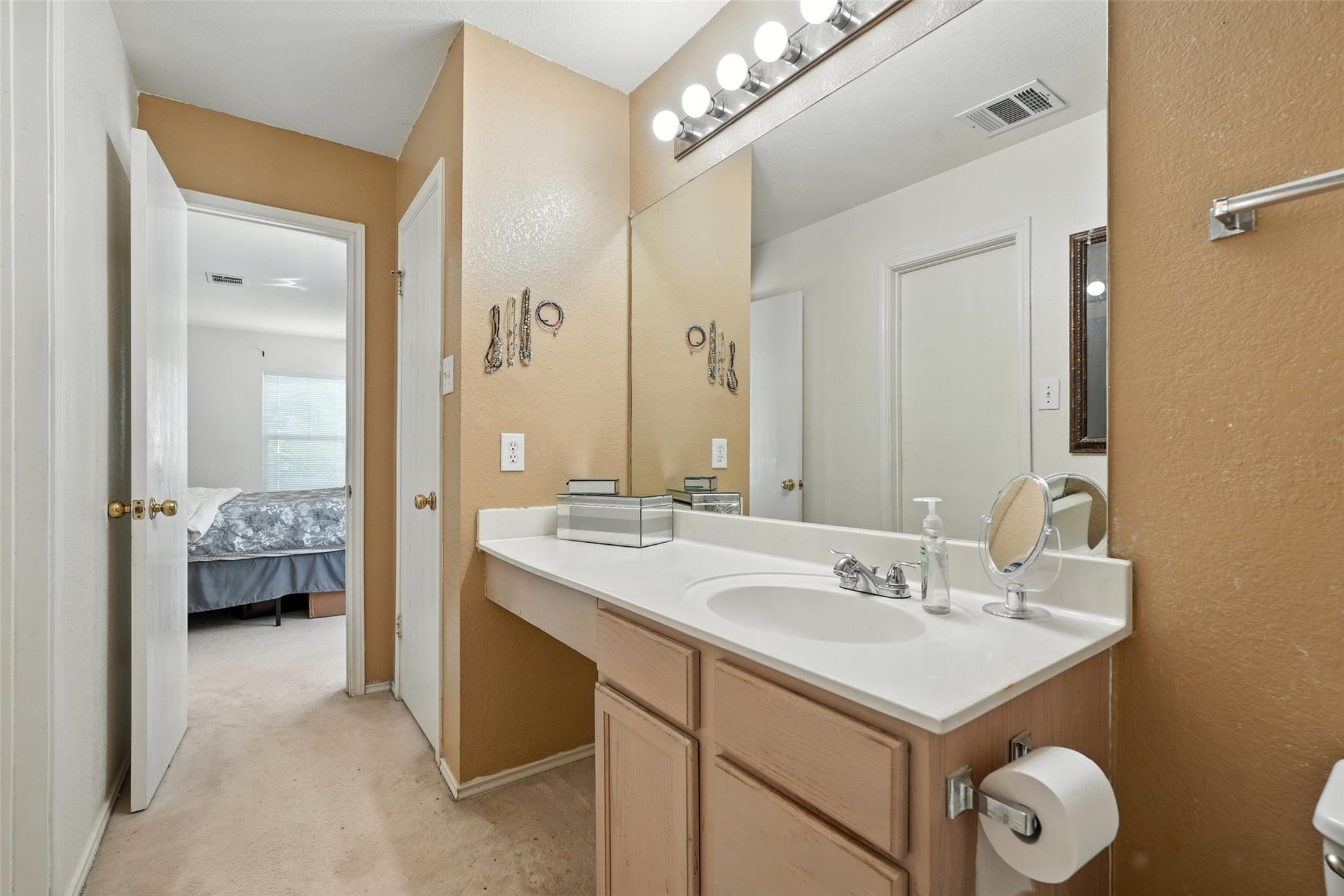 13024 Lofton Cliff Dr, Del Valle, TX 78617