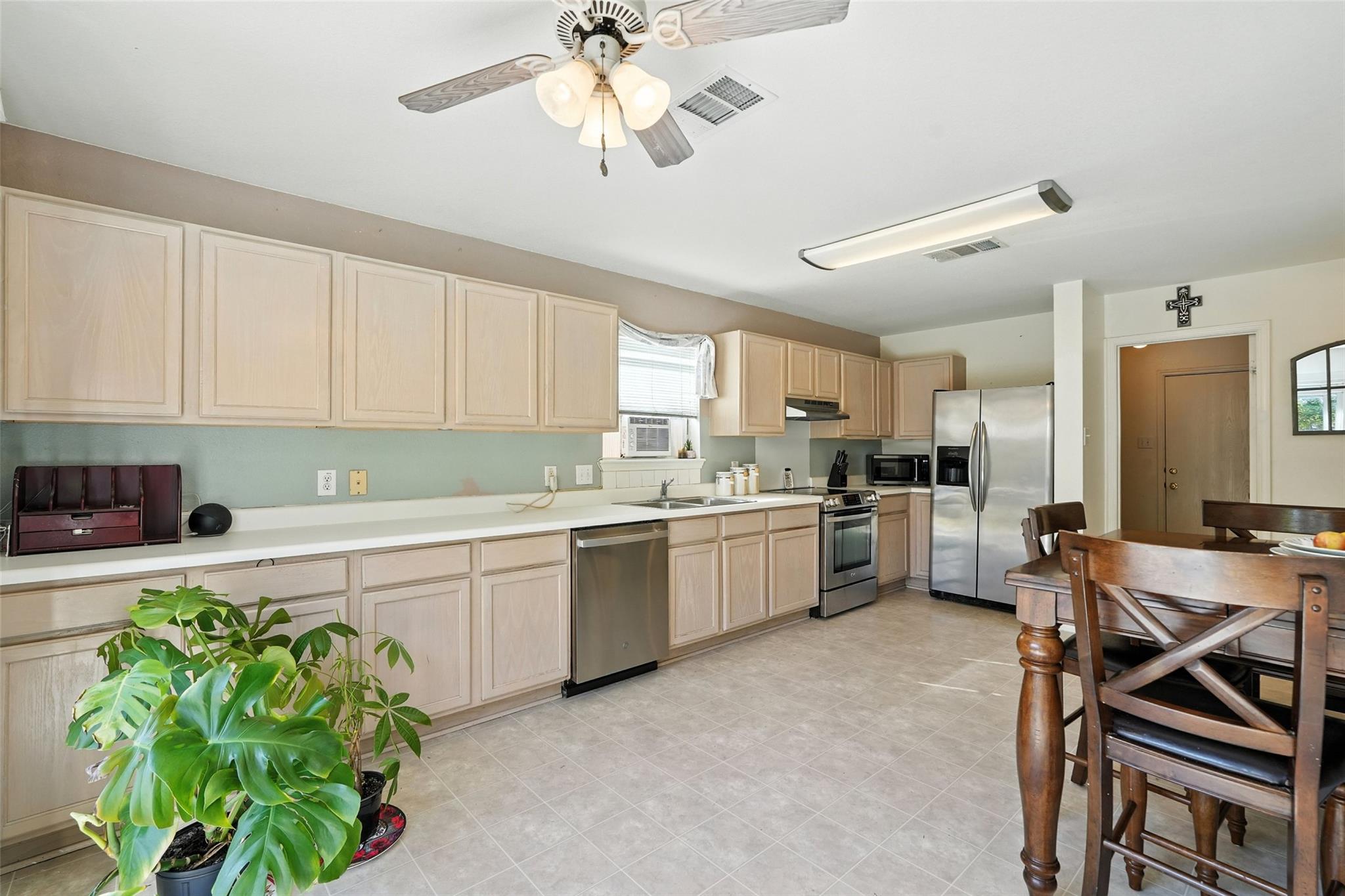 13024 Lofton Cliff Dr, Del Valle, TX 78617