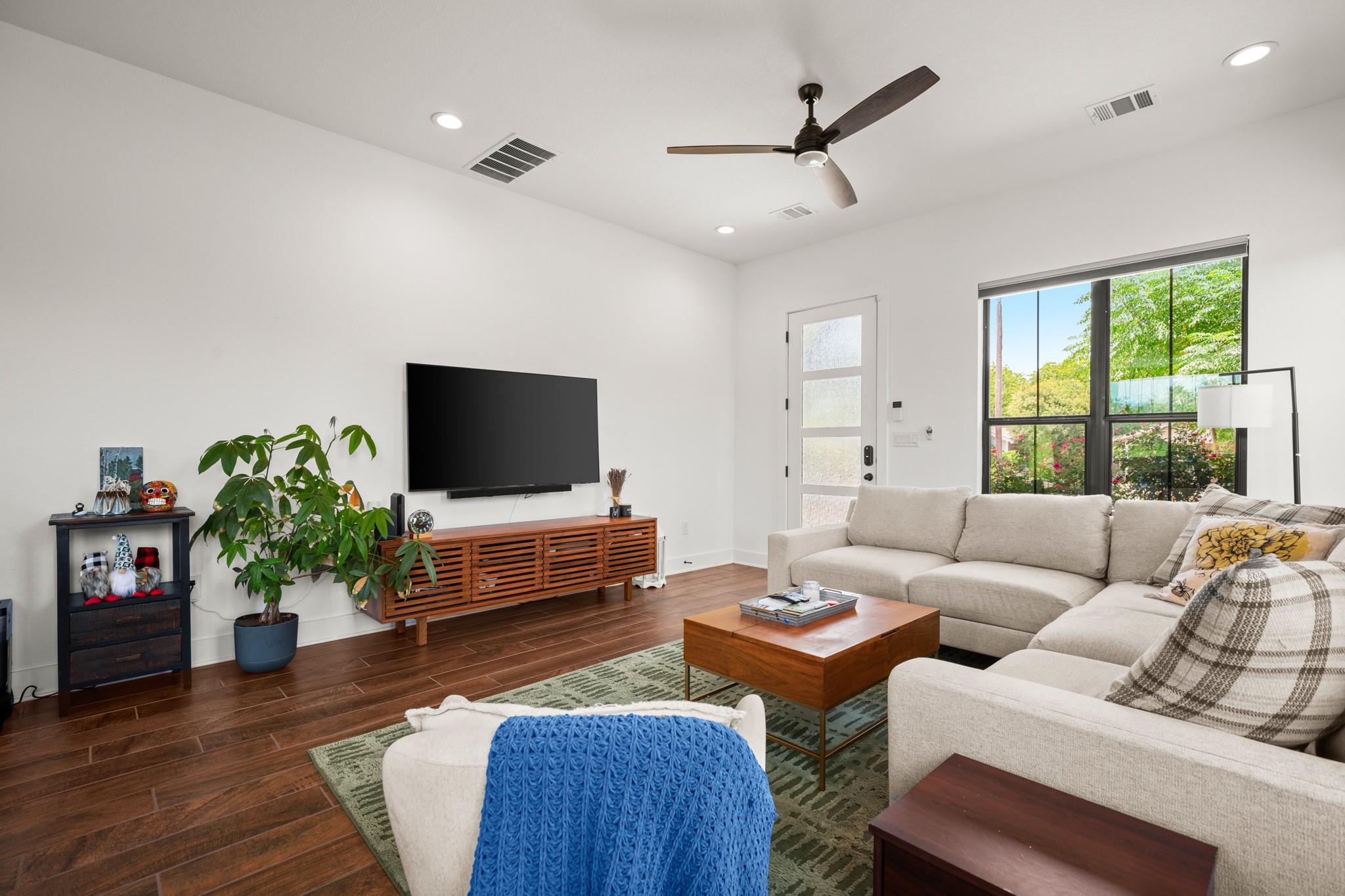 808A E 17th St, Georgetown, TX 78626