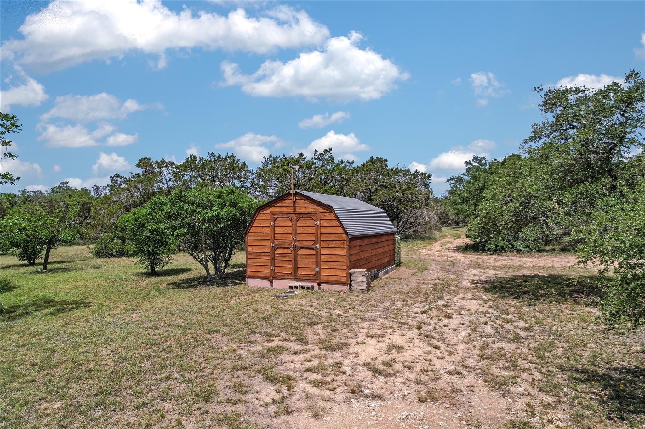 199 Middleton Rd, Spicewood, TX 78669