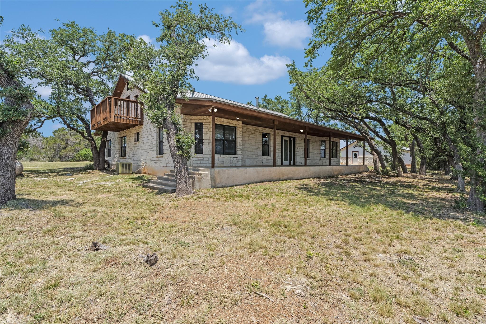199 Middleton Rd, Spicewood, TX 78669