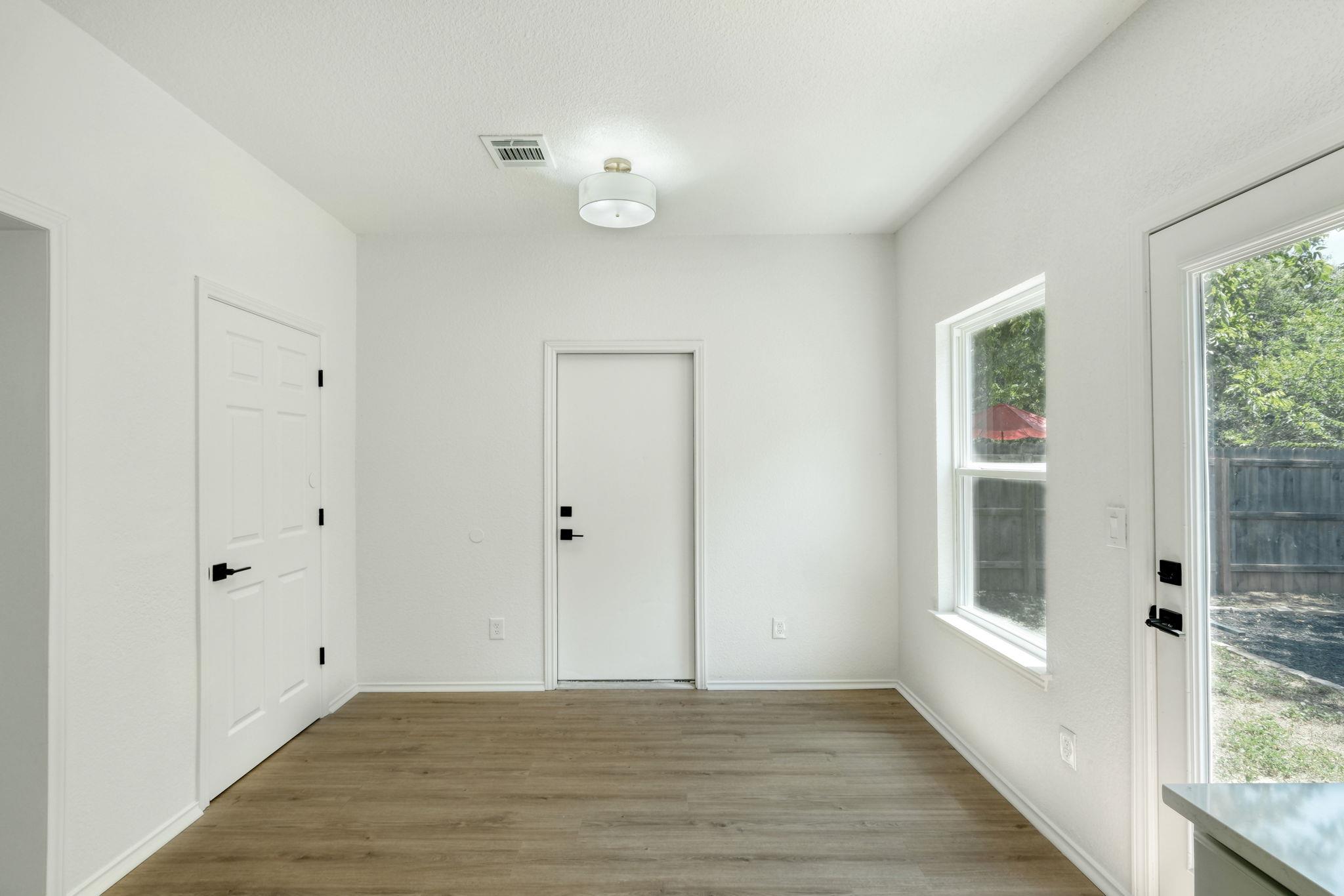 1006 E 3rd St, Georgetown, TX 78626