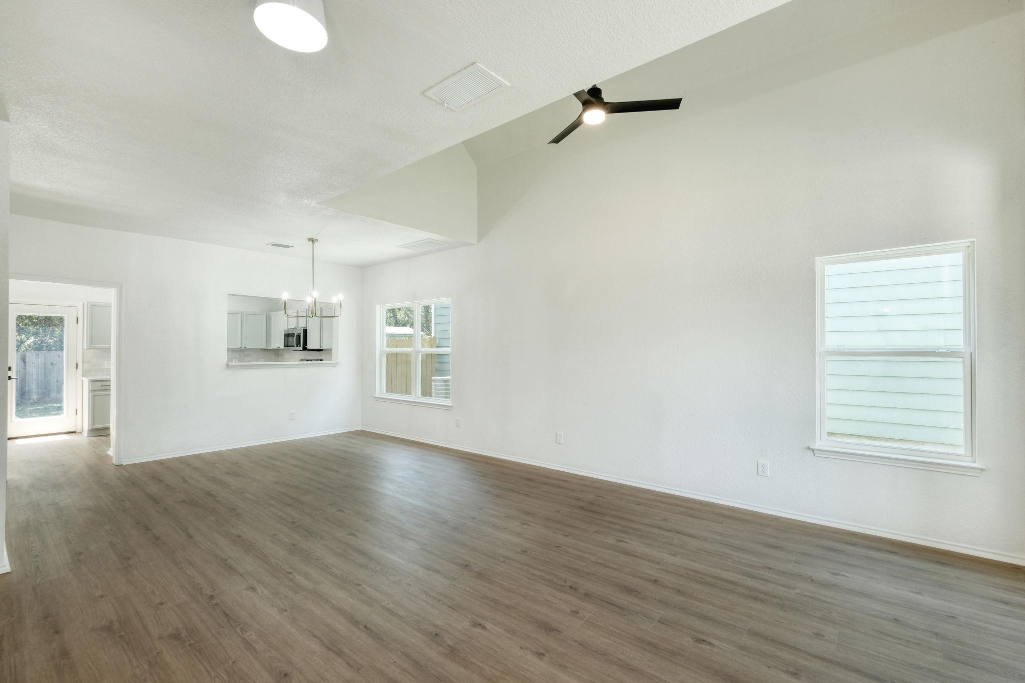 1006 E 3rd St, Georgetown, TX 78626