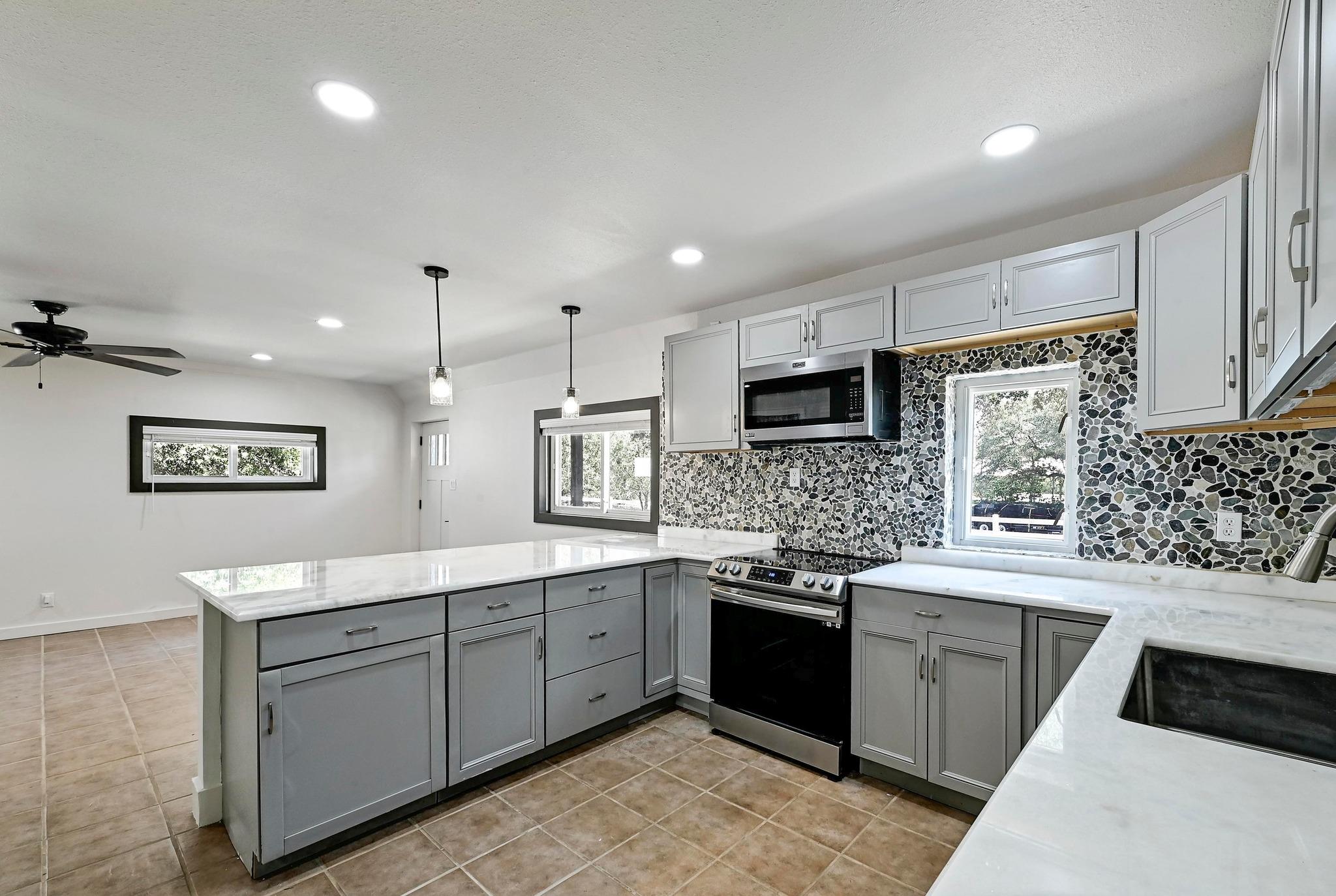 24701 Martin Ln, Spicewood, TX 78669