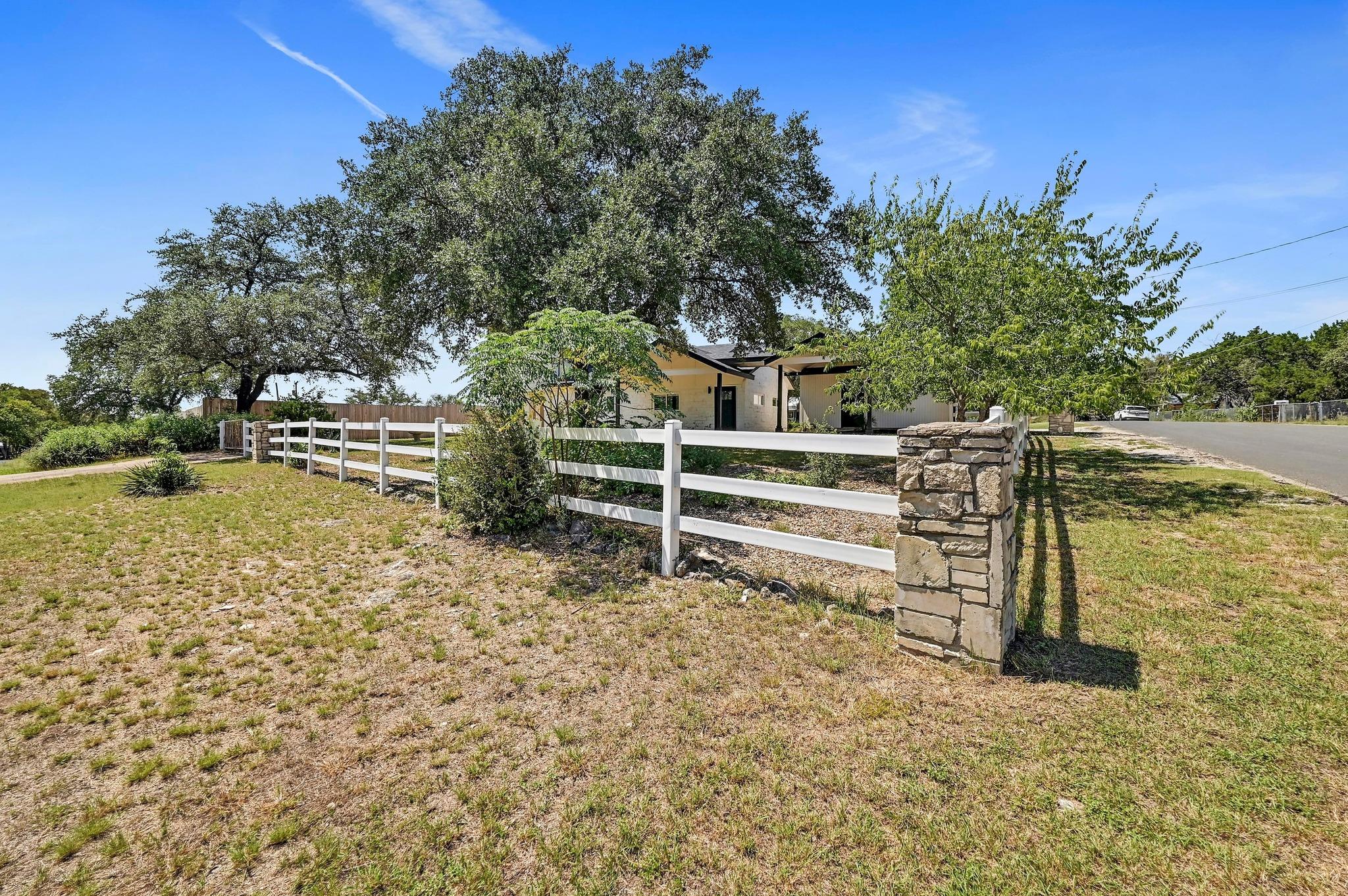 24701 Martin Ln, Spicewood, TX 78669