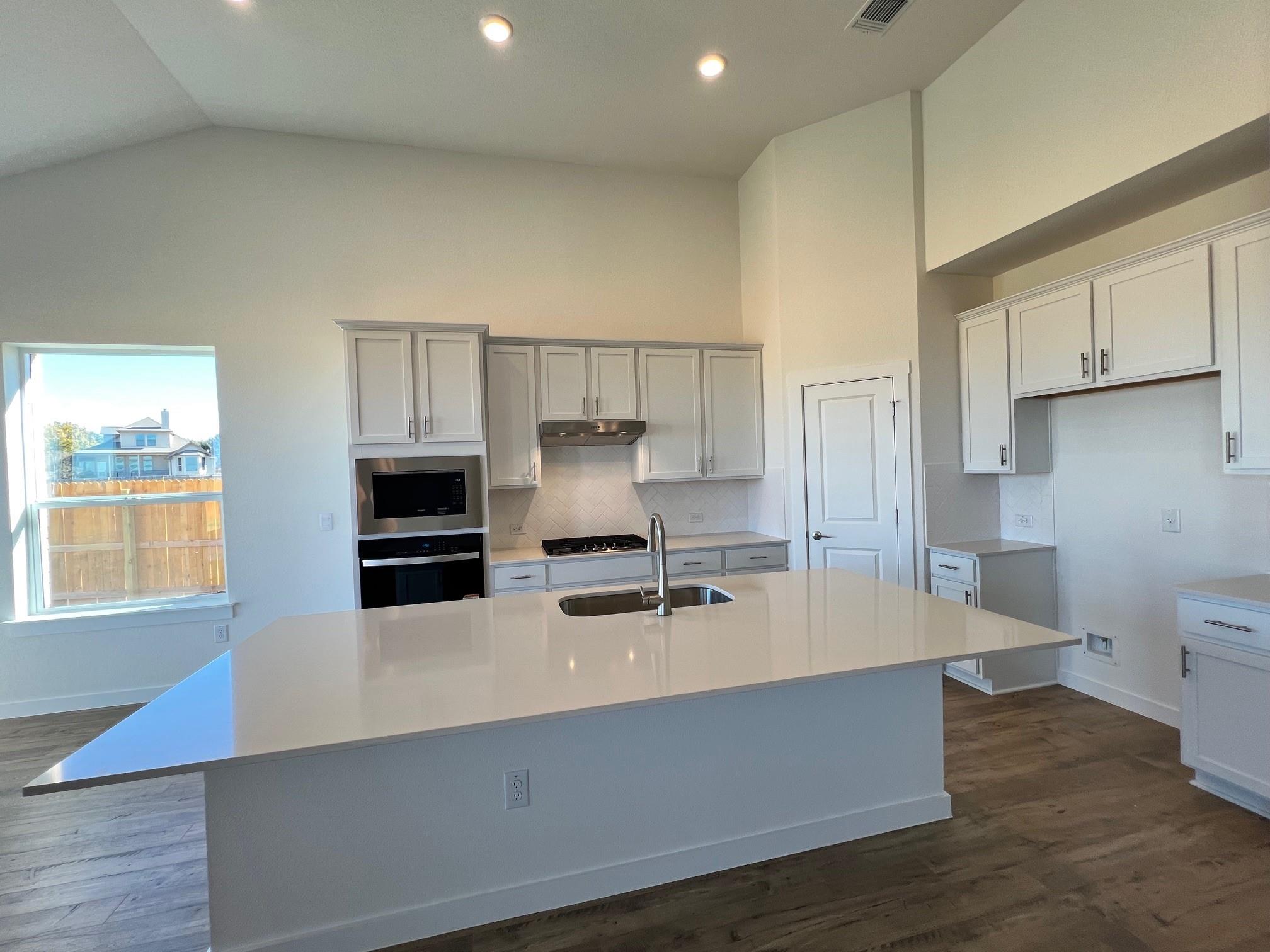 512 Prairie Wind Dr, Leander, TX 78641