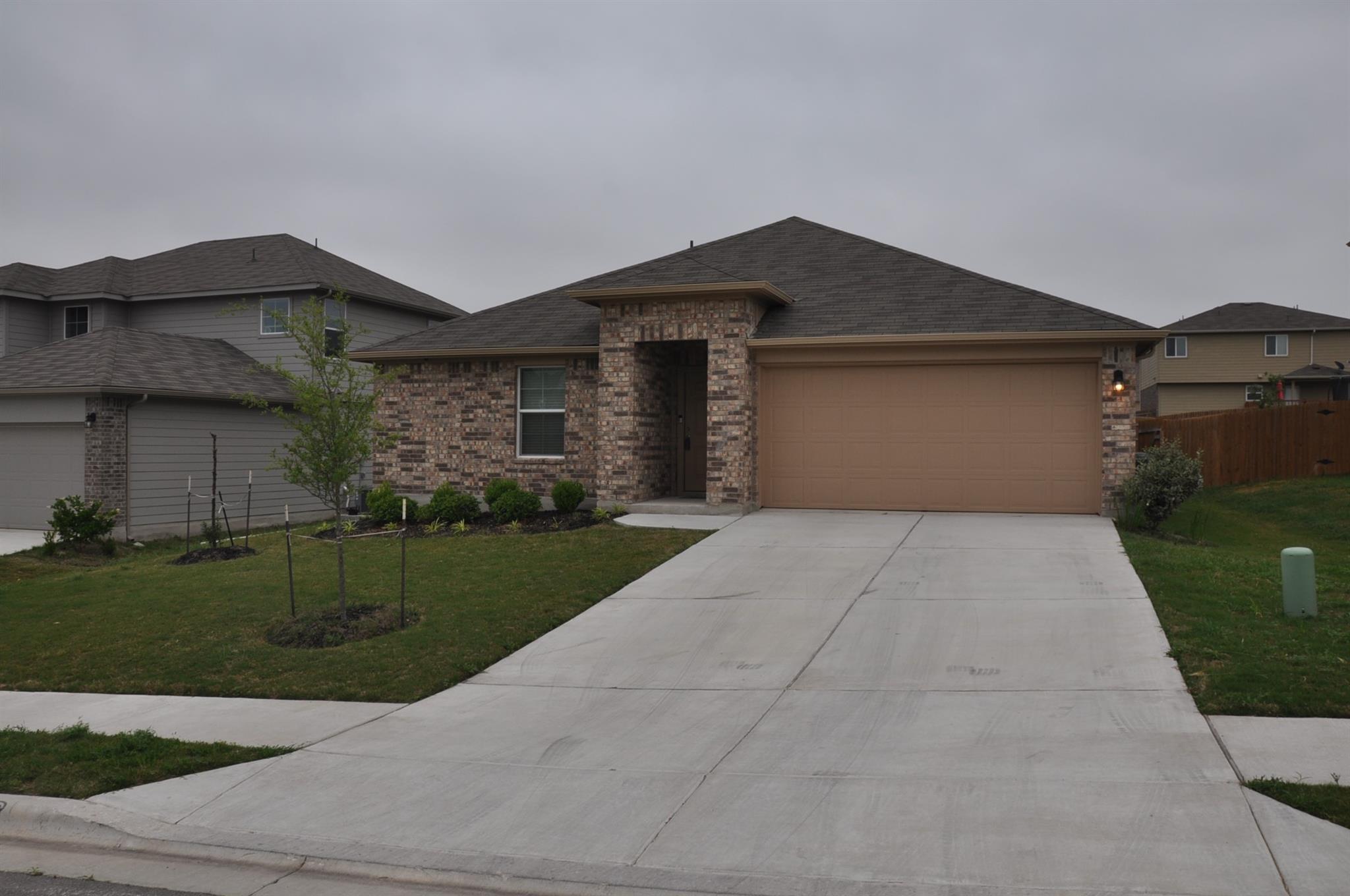 221 Llano River Trl, Hutto, TX 78634