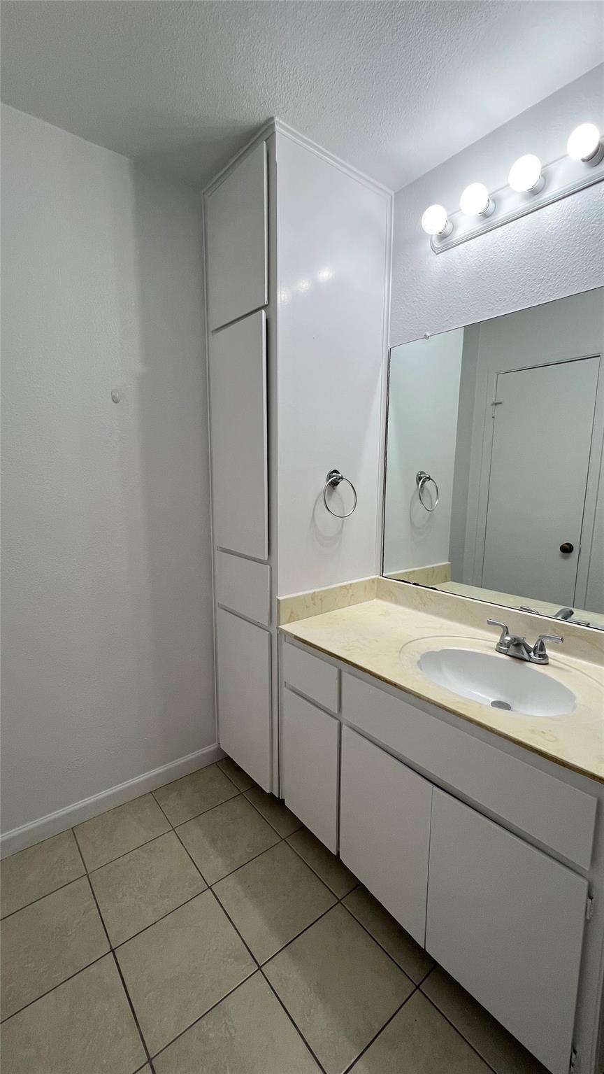 3601 North Hills Dr # D, Austin, TX 78731