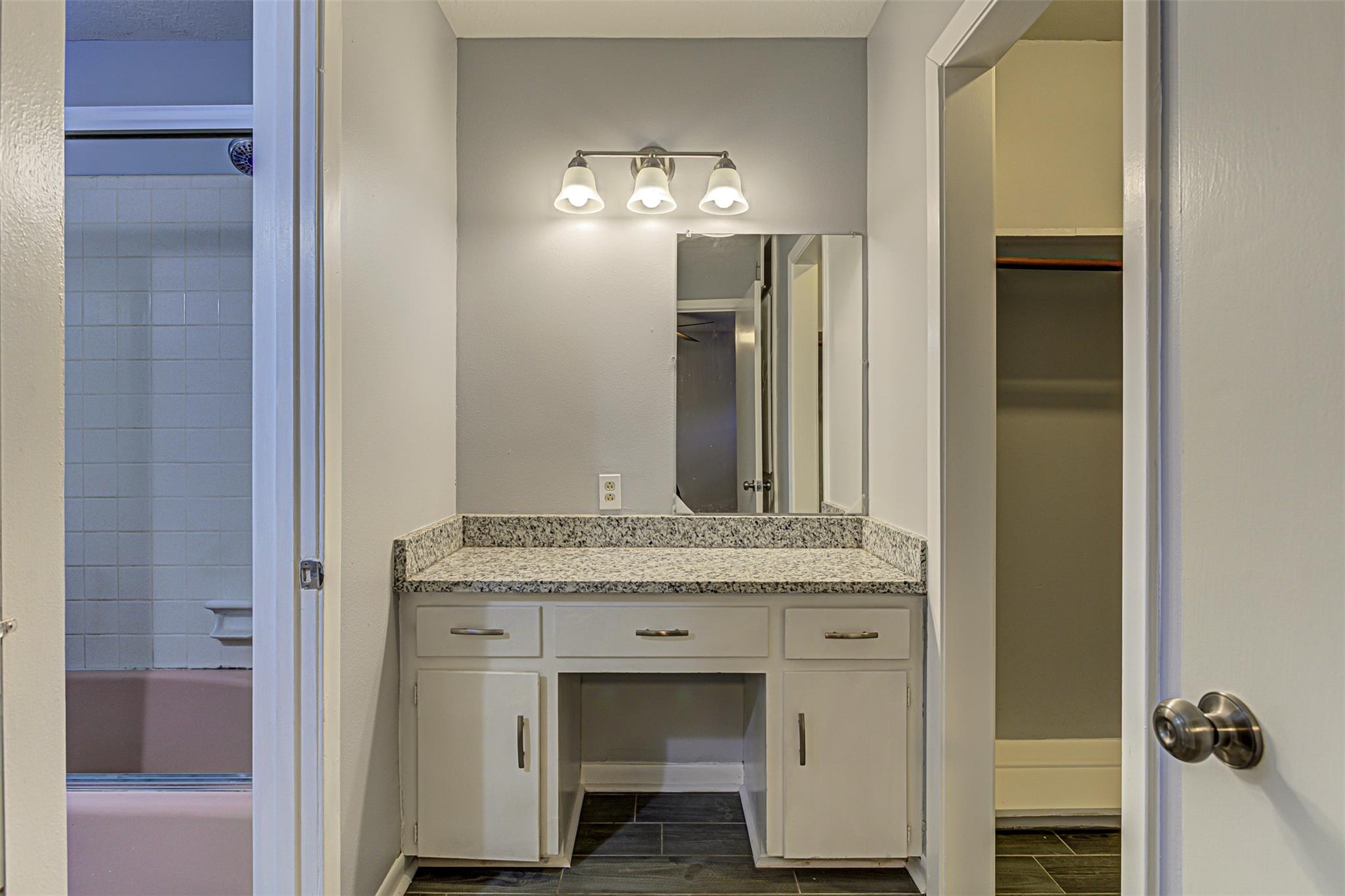 2001 Oakglen Dr, Austin, TX 78745