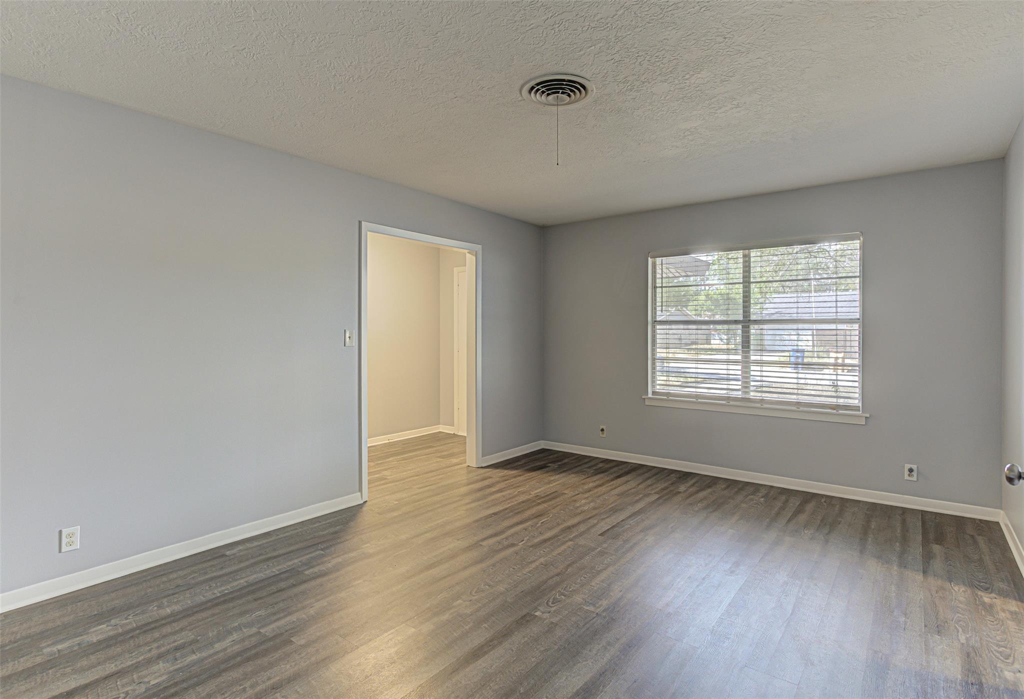 2001 Oakglen Dr, Austin, TX 78745