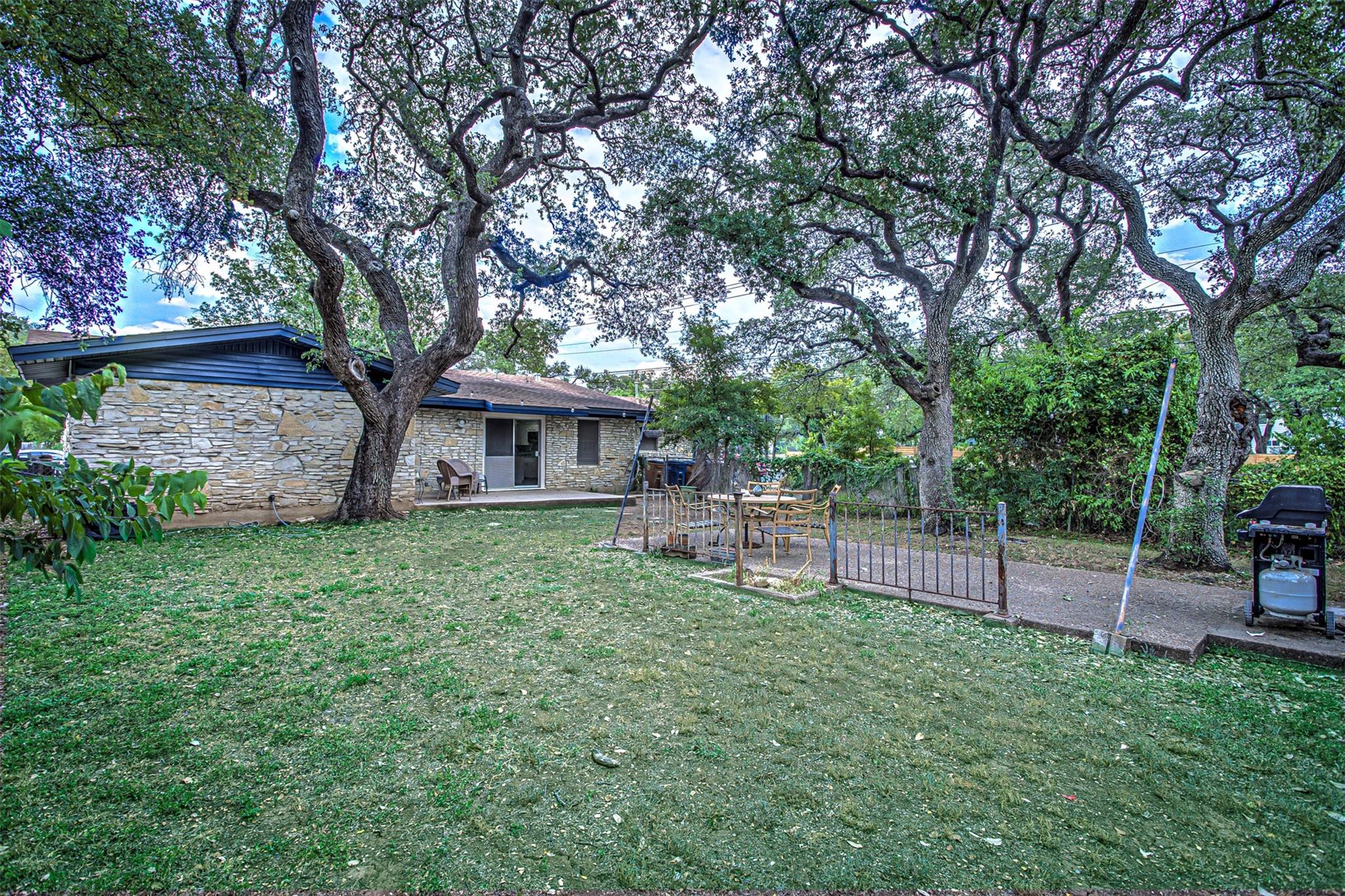 2001 Oakglen Dr, Austin, TX 78745