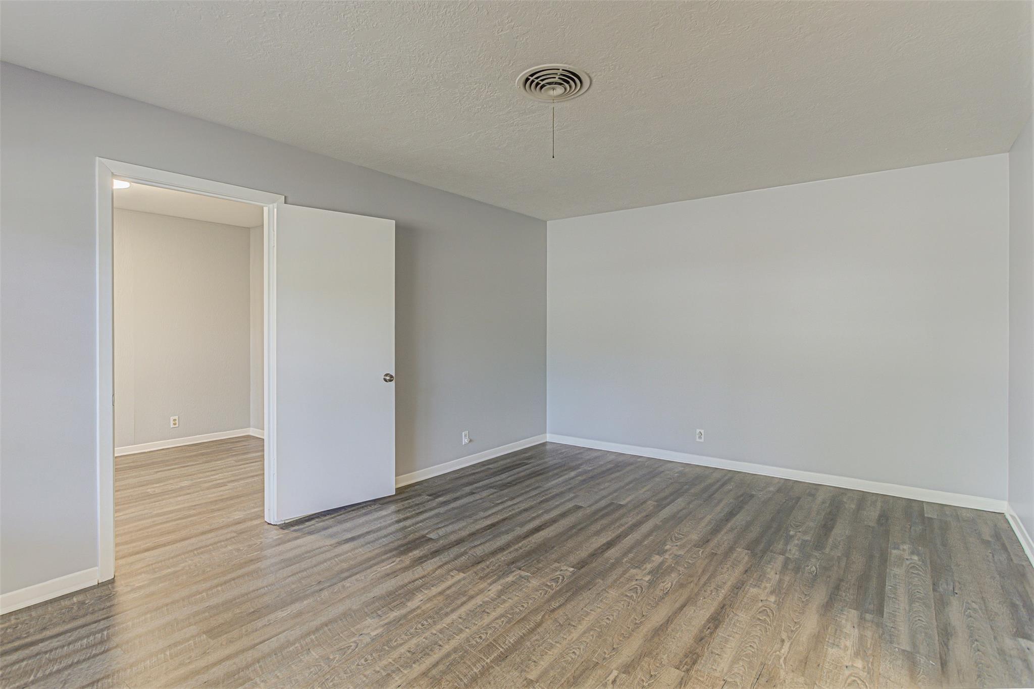 2001 Oakglen Dr, Austin, TX 78745