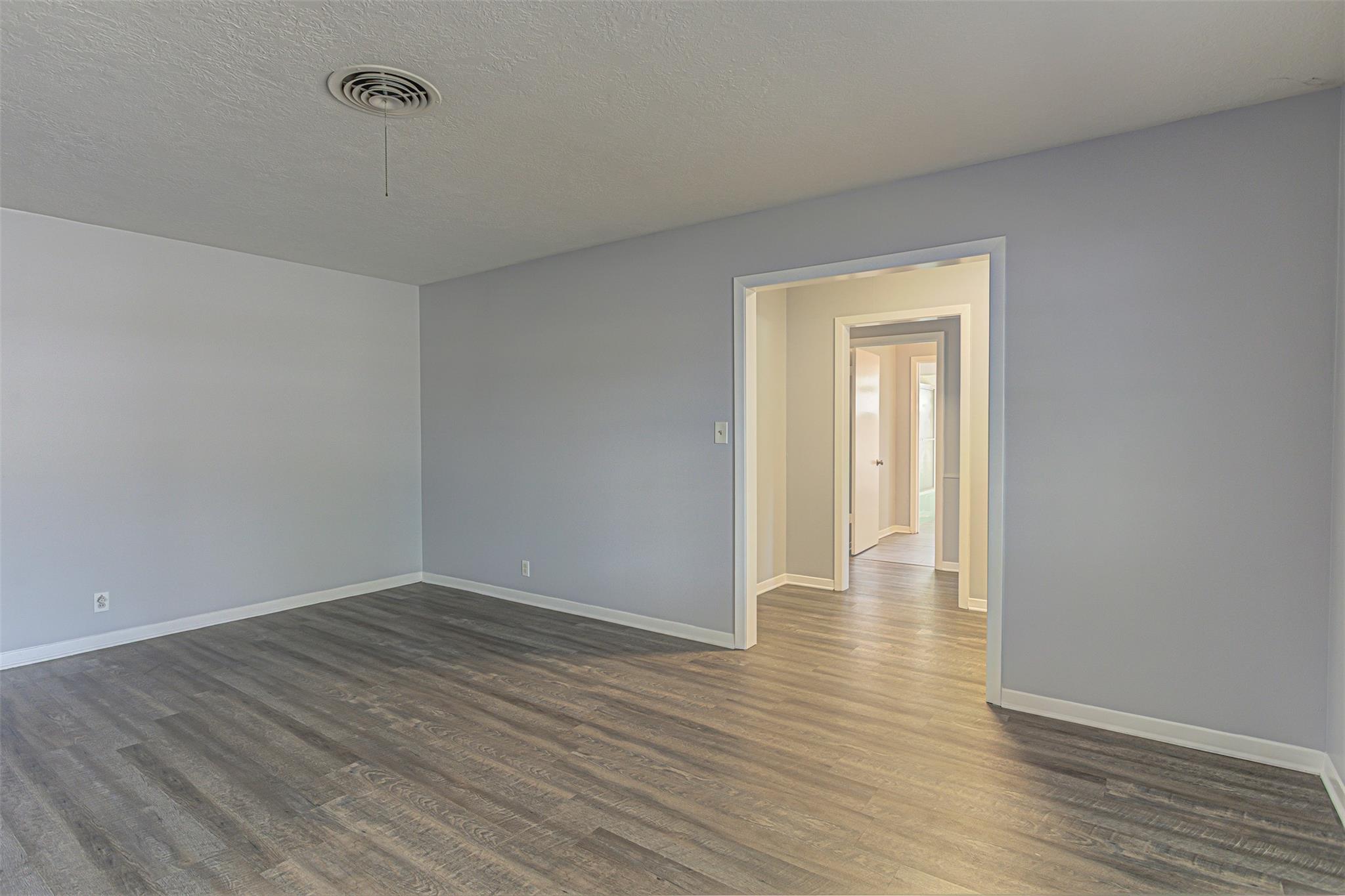 2001 Oakglen Dr, Austin, TX 78745