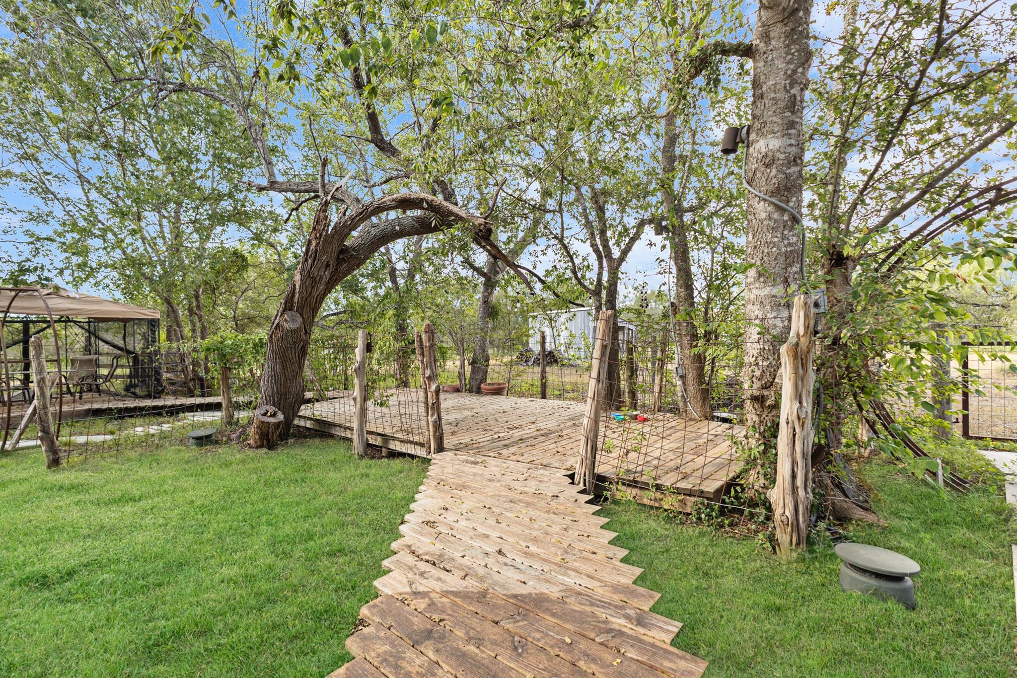 218 Alexandra Ln, Dale, TX 78616