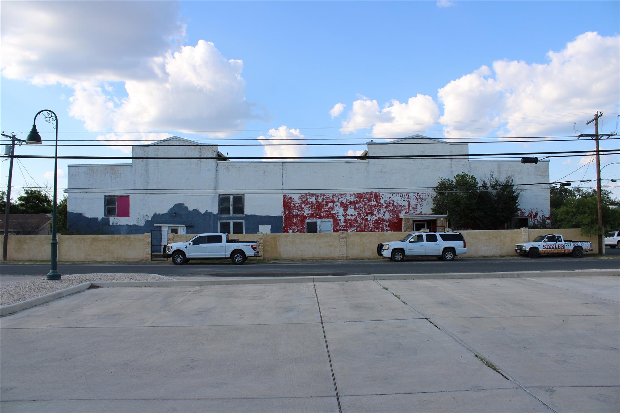 702 pecan St, Junction, TX 76849