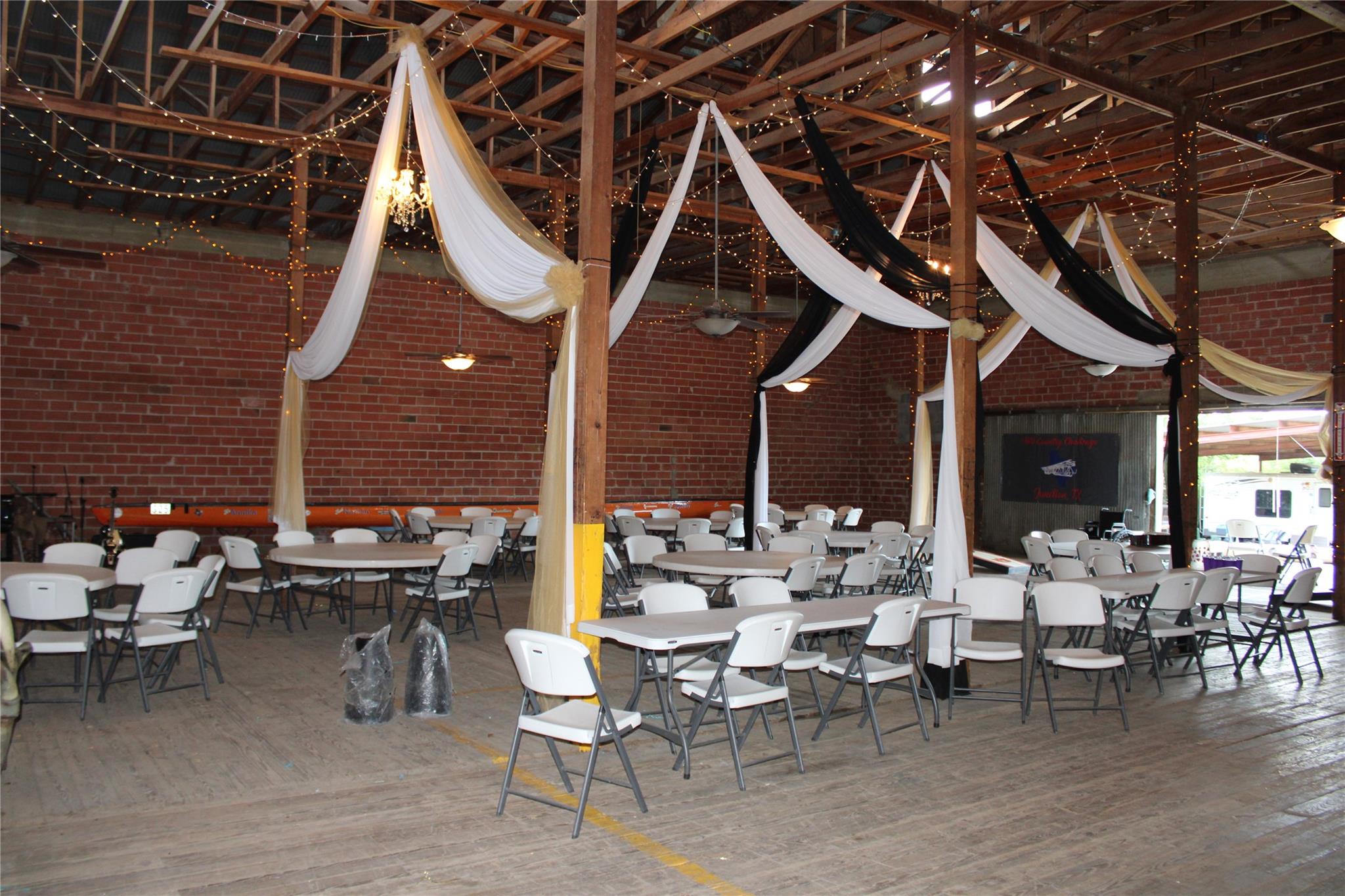 702 pecan St, Junction, TX 76849