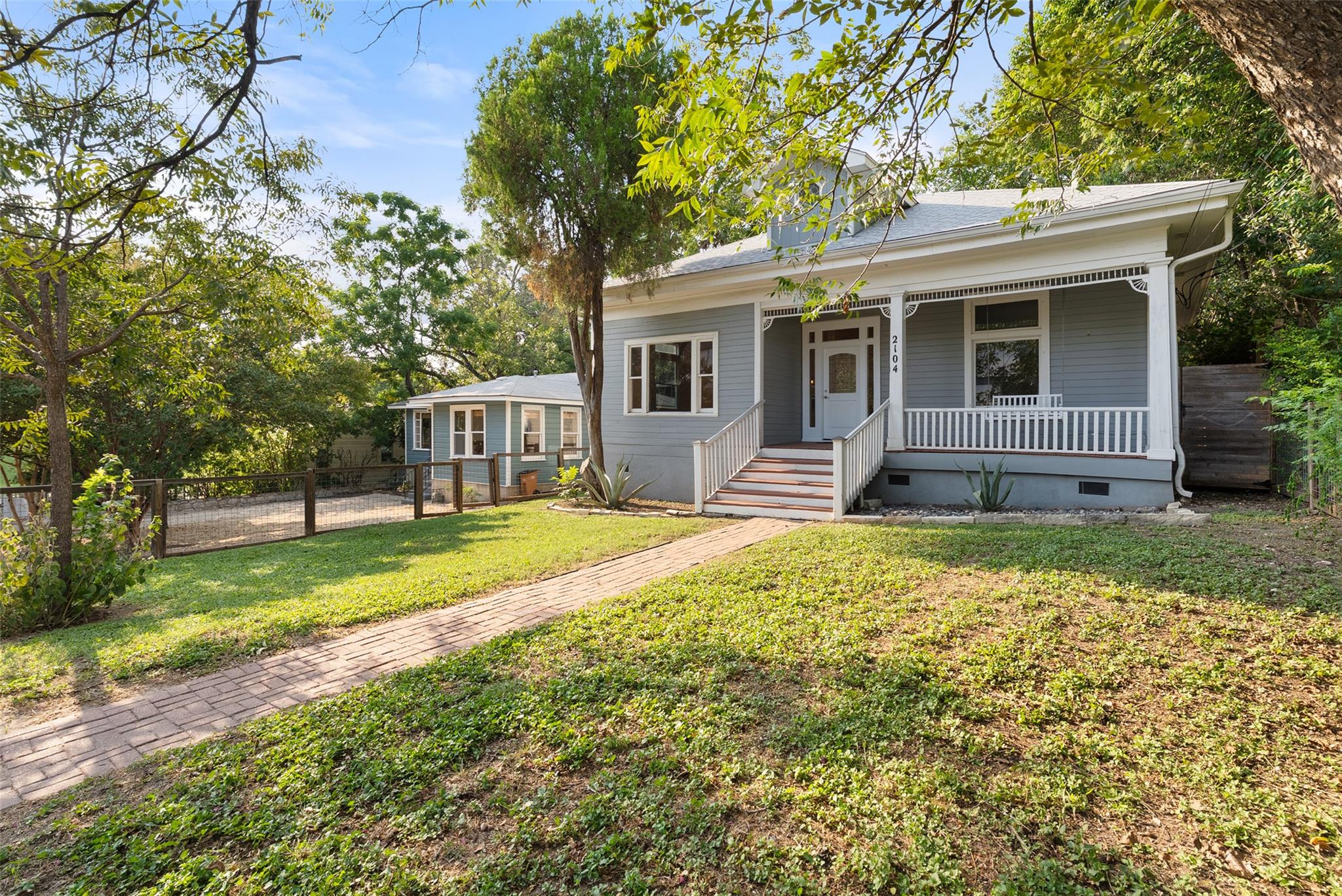 2104 E Martin Luther King Jr Blvd, Austin, TX 78702