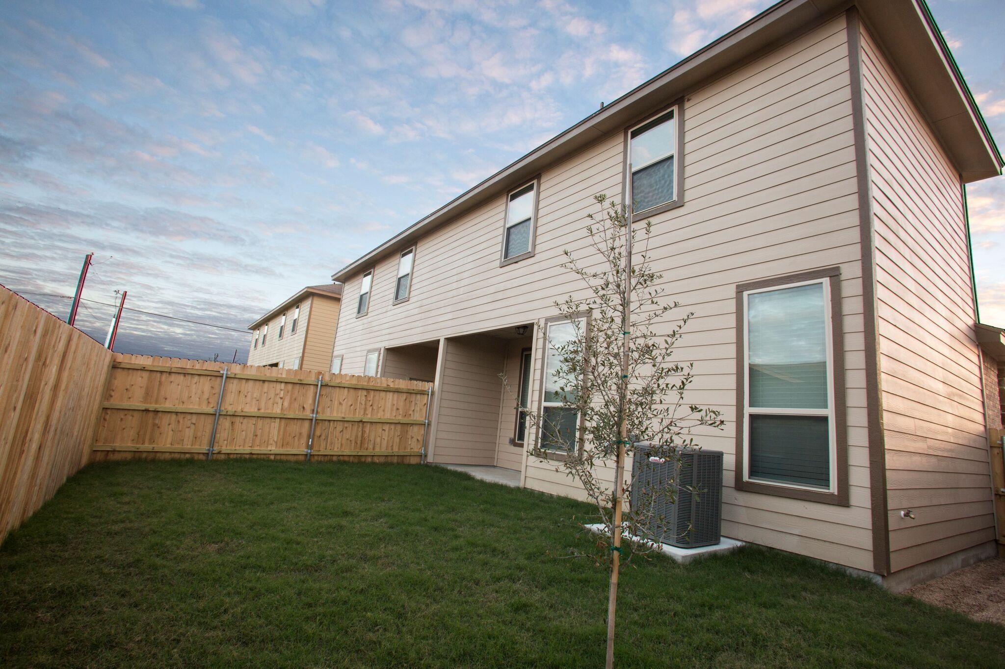 124 & 130 Lakeview Ct, Kyle, TX 78640